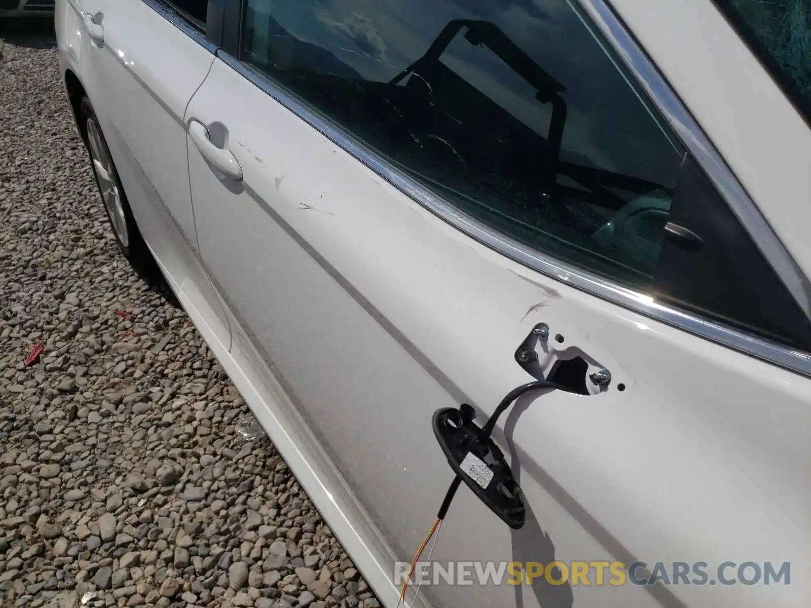 9 Photograph of a damaged car 4T1B11HK6KU240520 TOYOTA CAMRY 2019