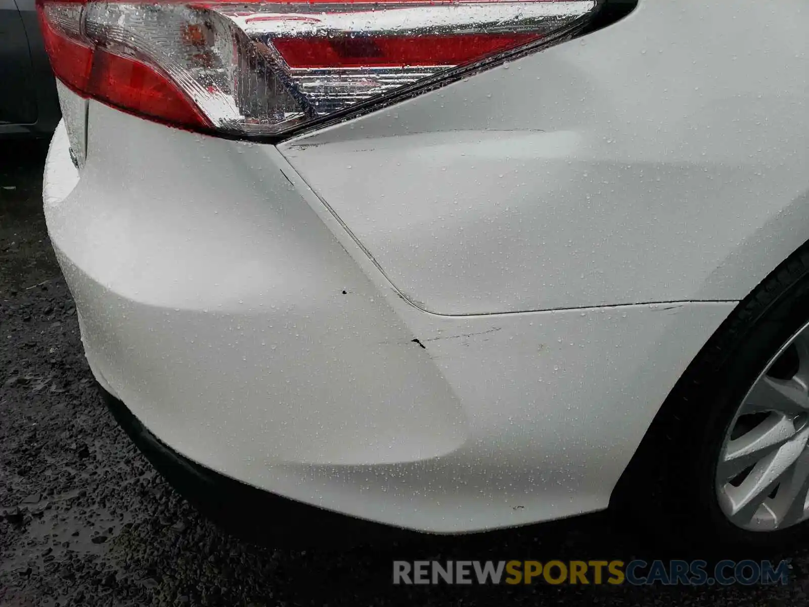 9 Photograph of a damaged car 4T1B11HK6KU242915 TOYOTA CAMRY 2019