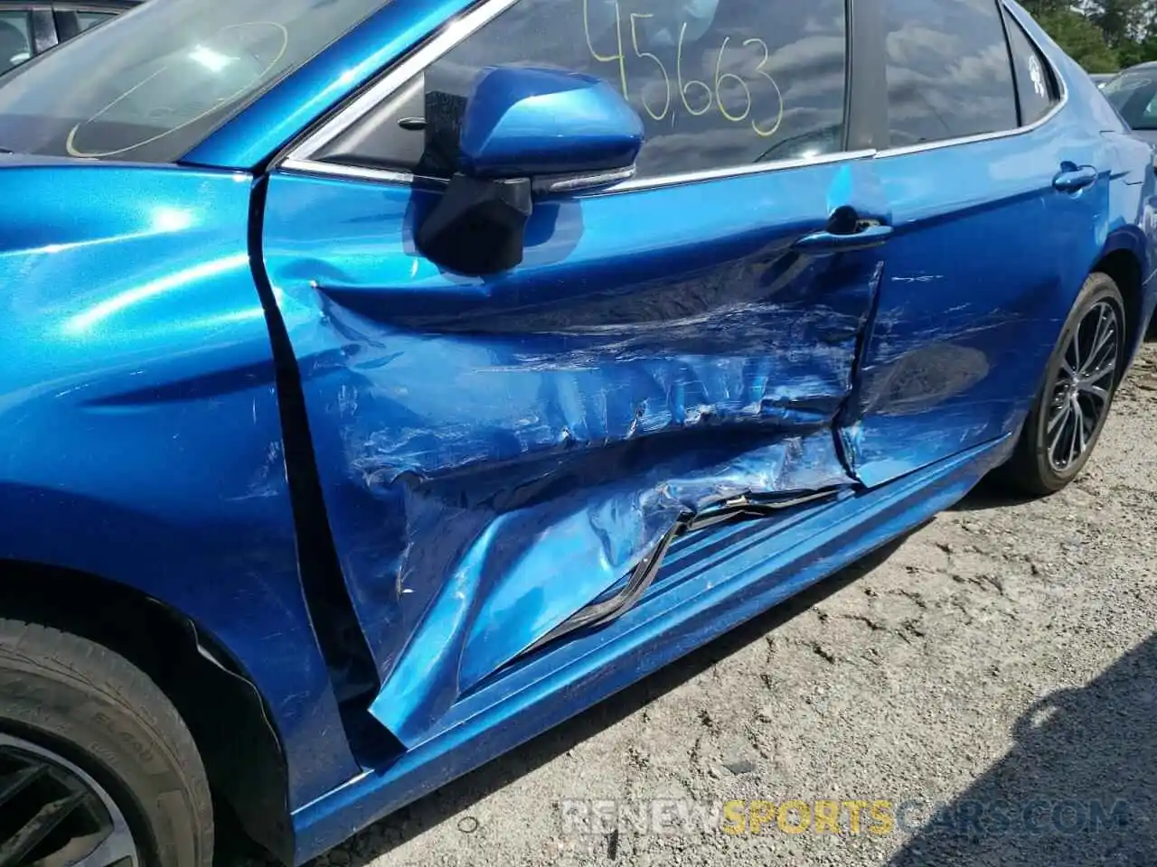 10 Photograph of a damaged car 4T1B11HK6KU246639 TOYOTA CAMRY 2019