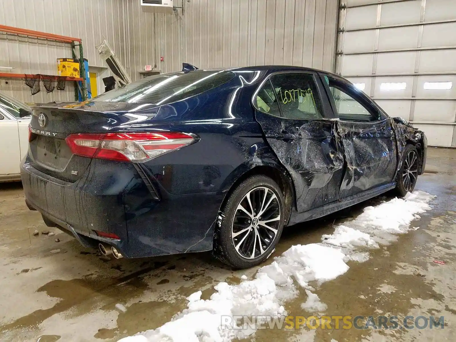 4 Фотография поврежденного автомобиля 4T1B11HK6KU253283 TOYOTA CAMRY 2019