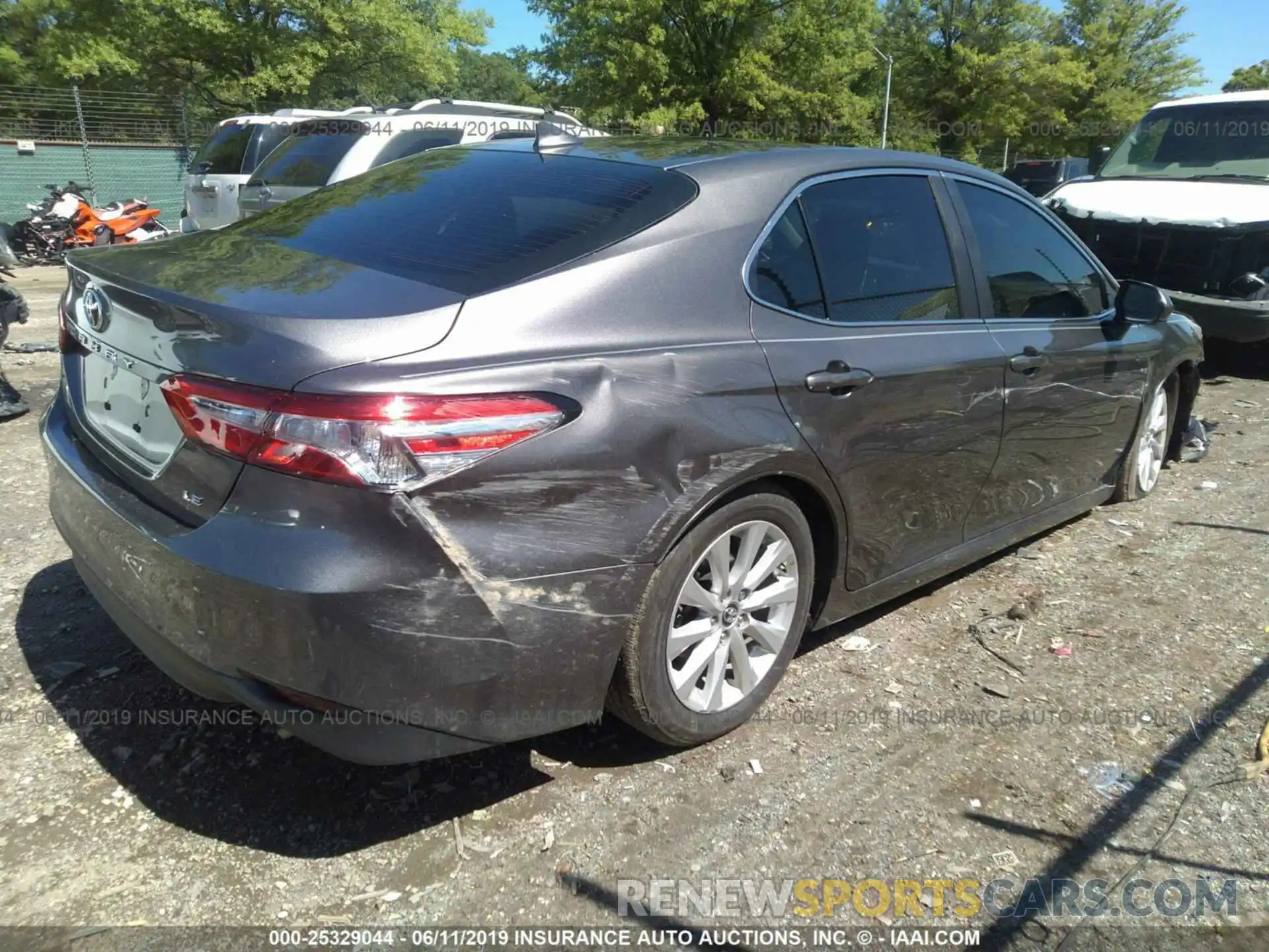 4 Фотография поврежденного автомобиля 4T1B11HK6KU254613 TOYOTA CAMRY 2019