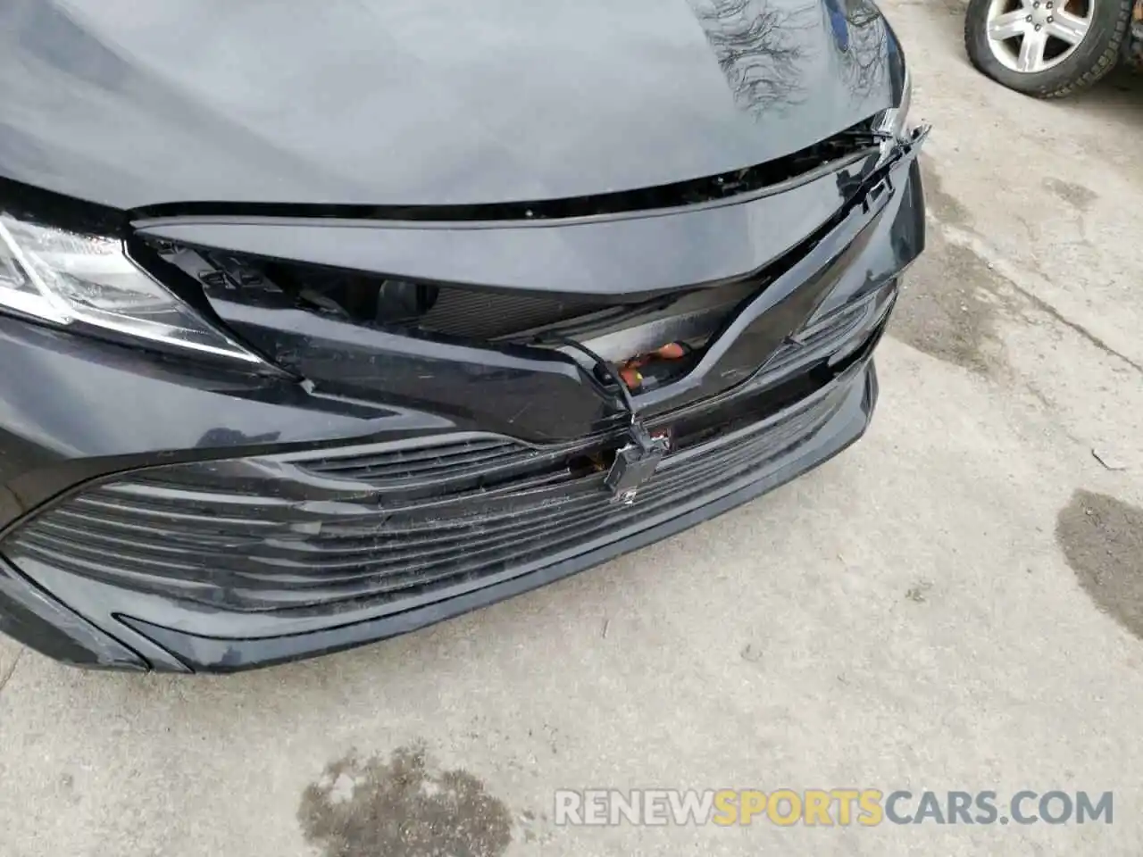 9 Photograph of a damaged car 4T1B11HK6KU257995 TOYOTA CAMRY 2019