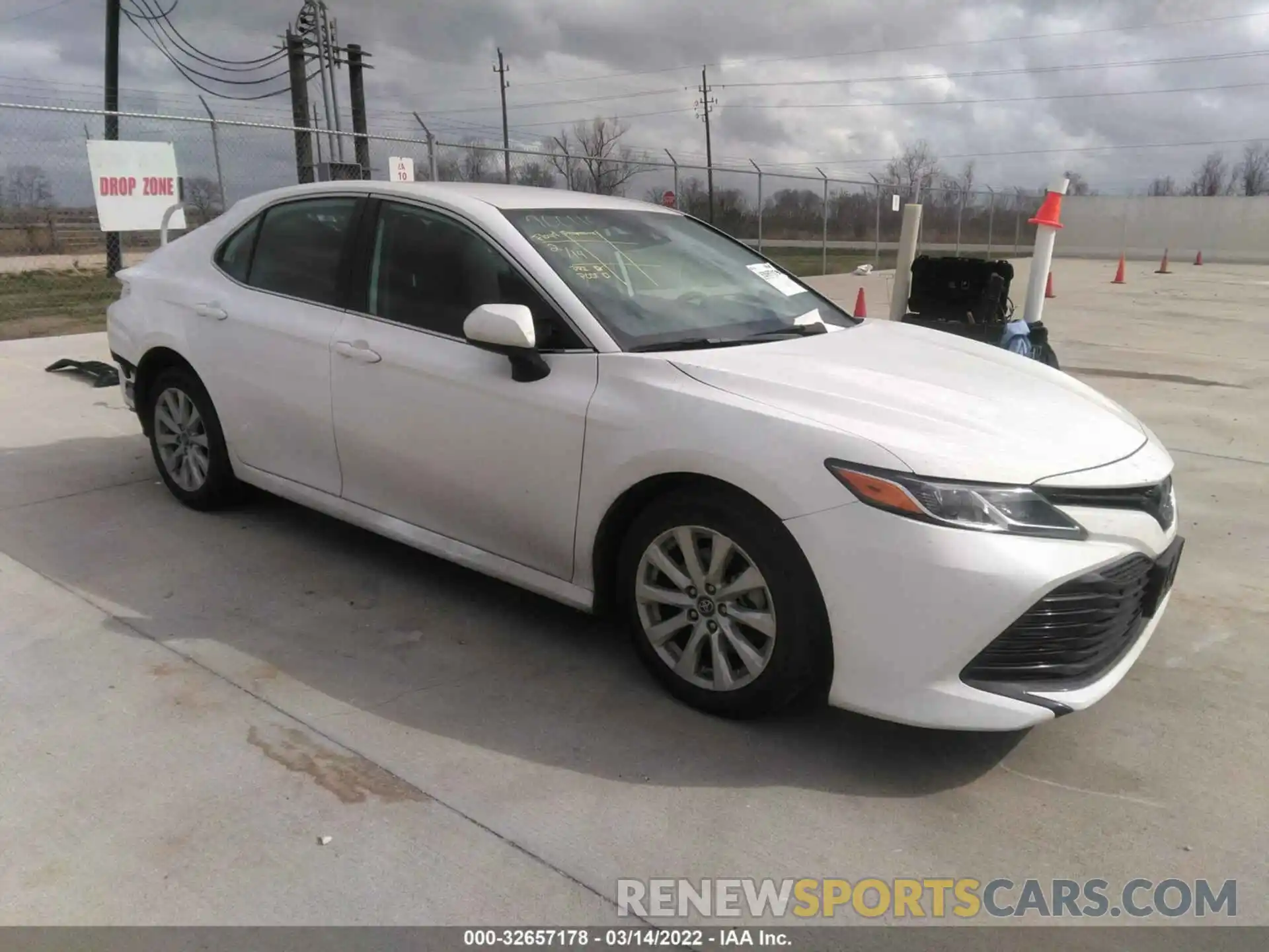 1 Photograph of a damaged car 4T1B11HK6KU258452 TOYOTA CAMRY 2019