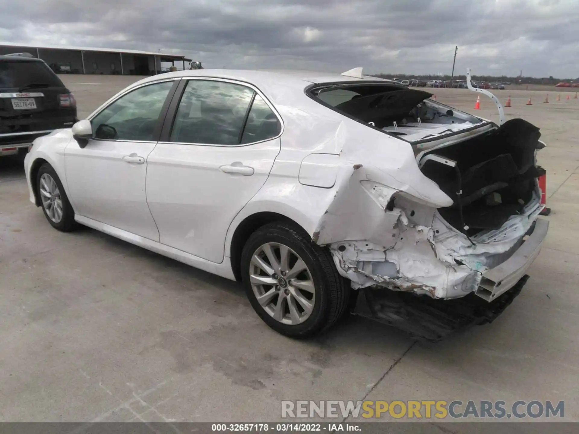 3 Photograph of a damaged car 4T1B11HK6KU258452 TOYOTA CAMRY 2019