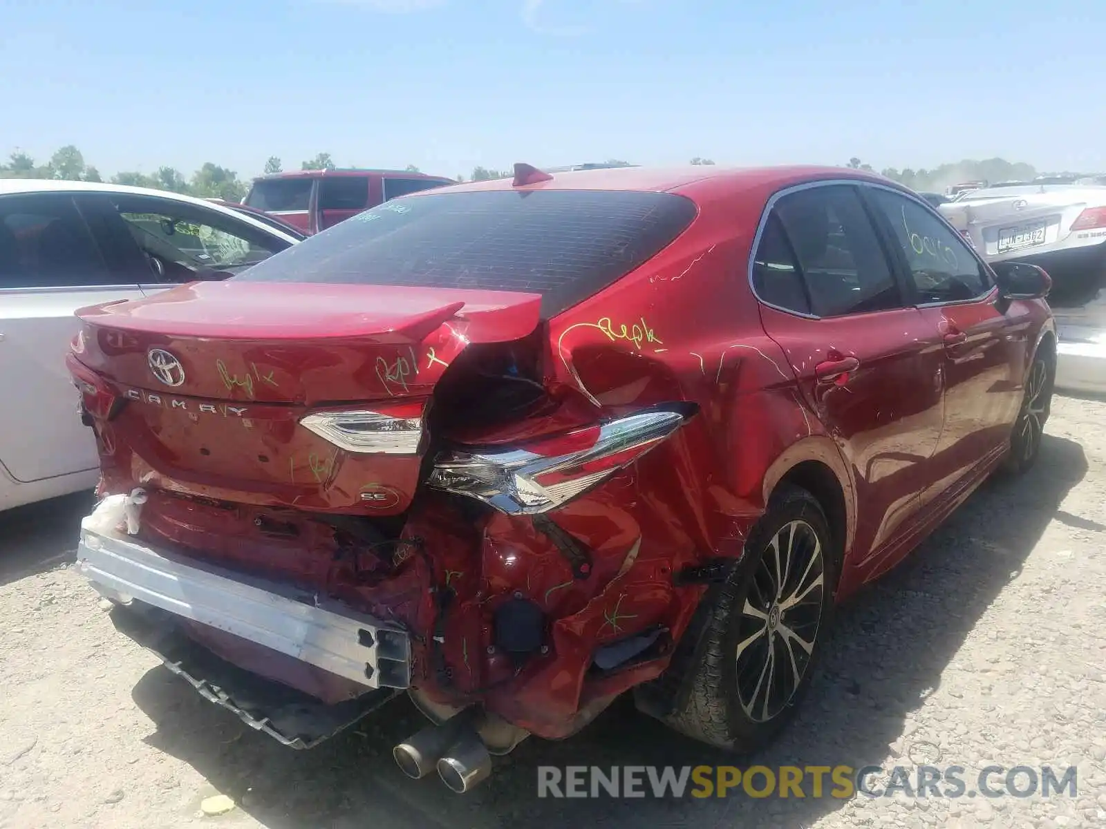 4 Photograph of a damaged car 4T1B11HK6KU259584 TOYOTA CAMRY 2019