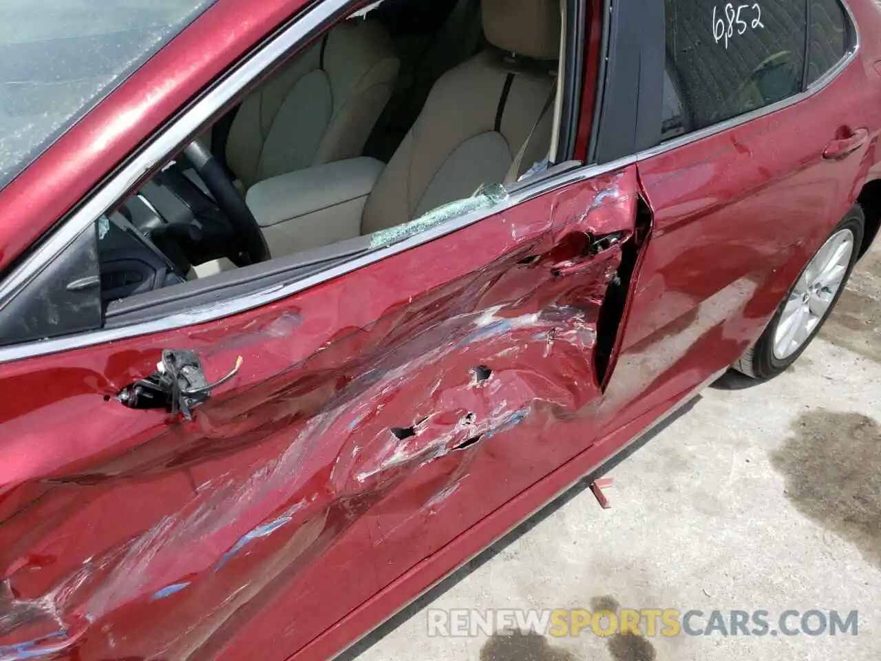 9 Photograph of a damaged car 4T1B11HK6KU261531 TOYOTA CAMRY 2019