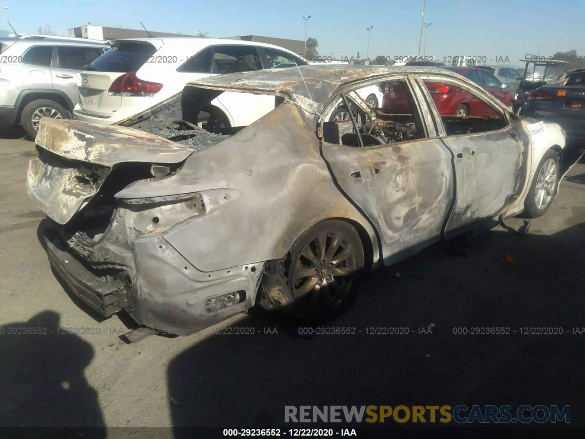 4 Photograph of a damaged car 4T1B11HK6KU264672 TOYOTA CAMRY 2019