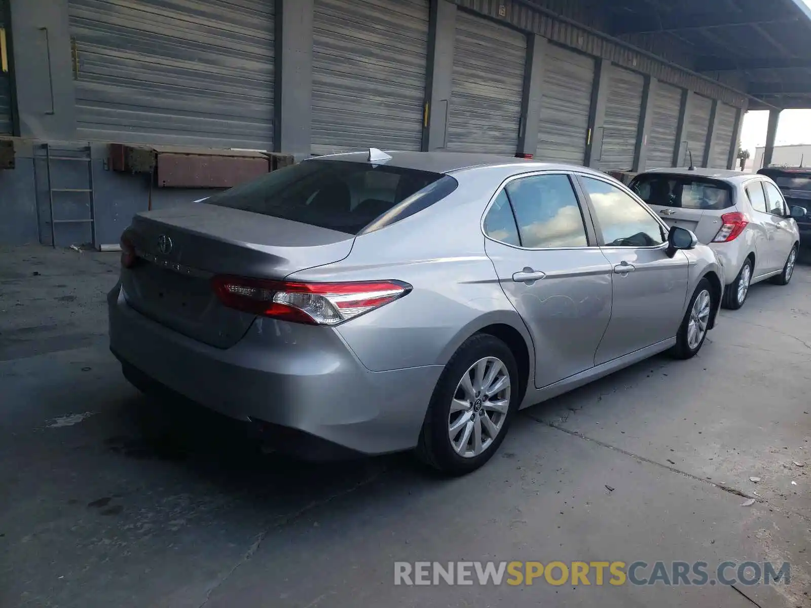 4 Фотография поврежденного автомобиля 4T1B11HK6KU265949 TOYOTA CAMRY 2019