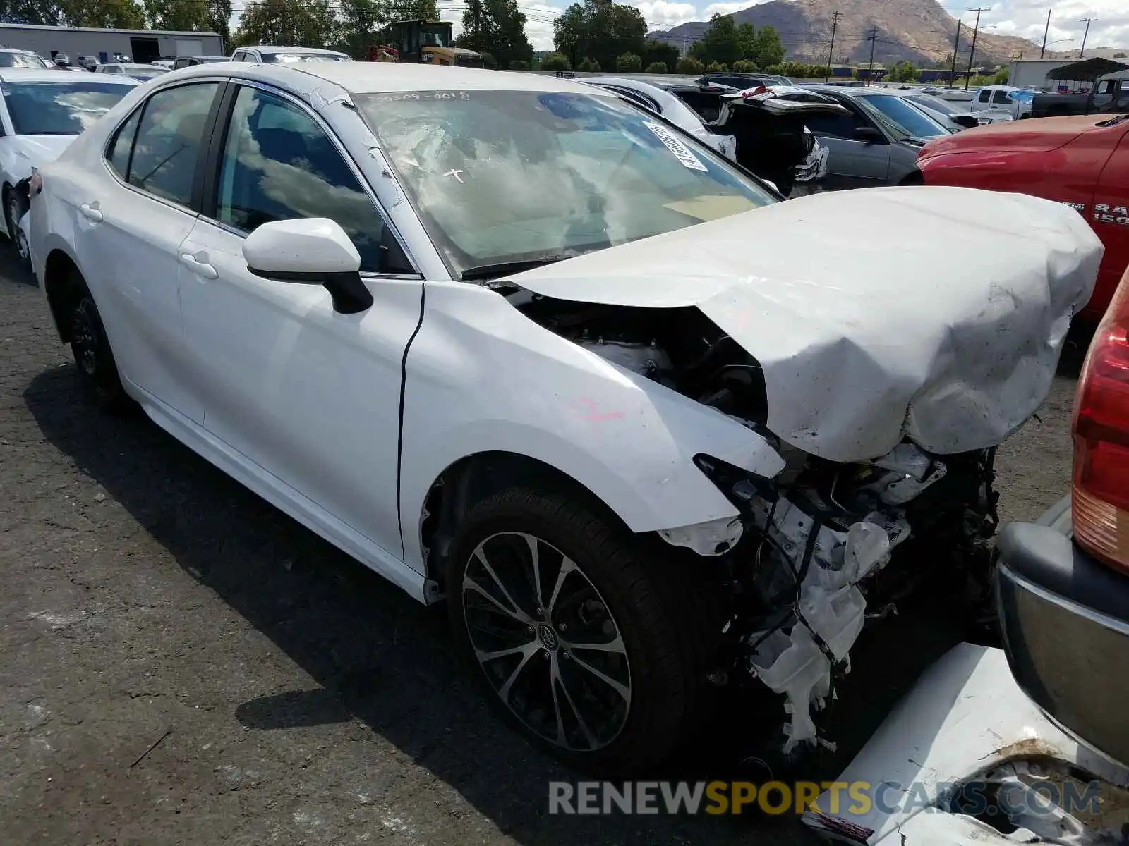 1 Photograph of a damaged car 4T1B11HK6KU268690 TOYOTA CAMRY 2019