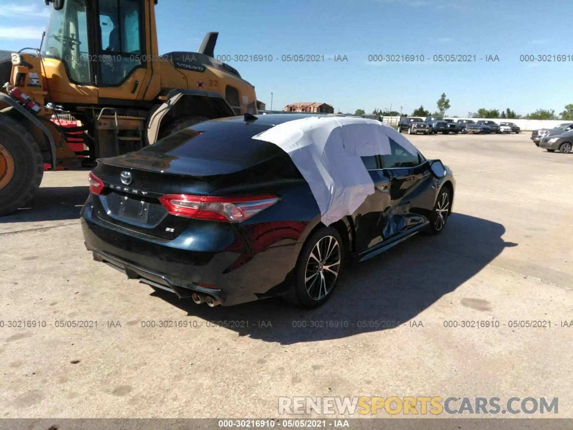 4 Photograph of a damaged car 4T1B11HK6KU269015 TOYOTA CAMRY 2019