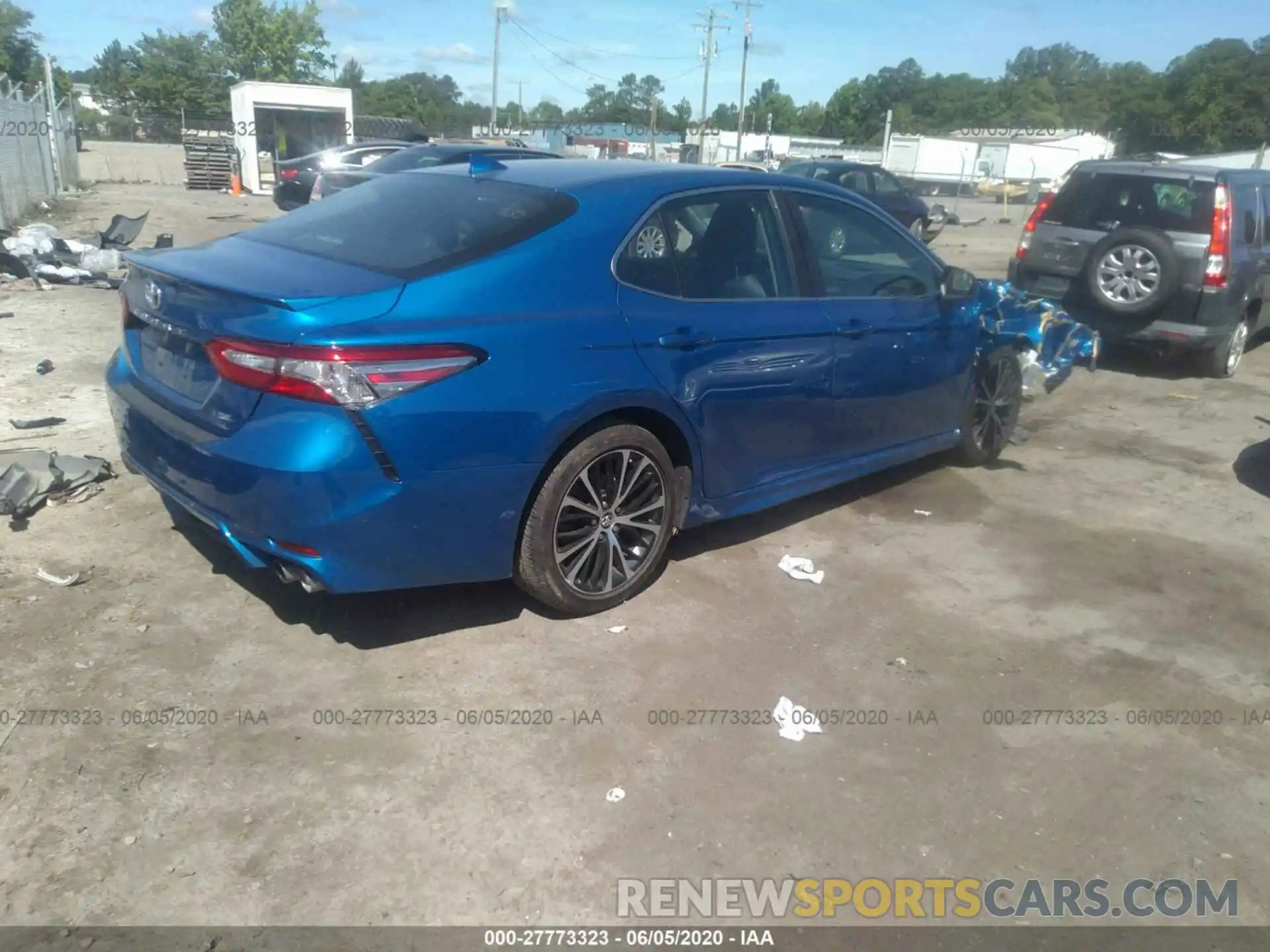 4 Photograph of a damaged car 4T1B11HK6KU269306 TOYOTA CAMRY 2019