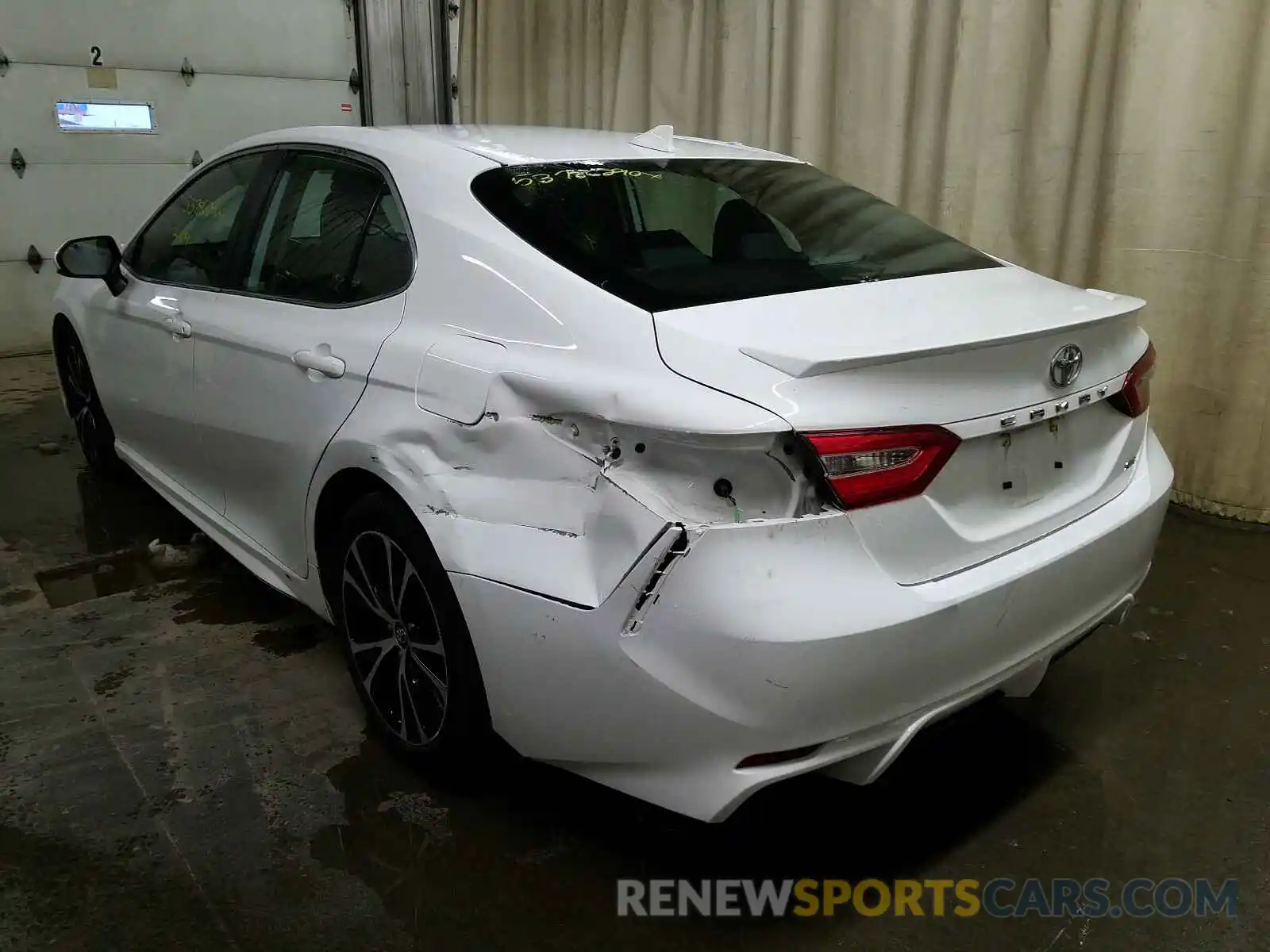 3 Photograph of a damaged car 4T1B11HK6KU270472 TOYOTA CAMRY 2019