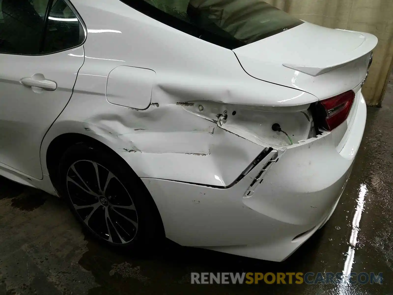 9 Photograph of a damaged car 4T1B11HK6KU270472 TOYOTA CAMRY 2019