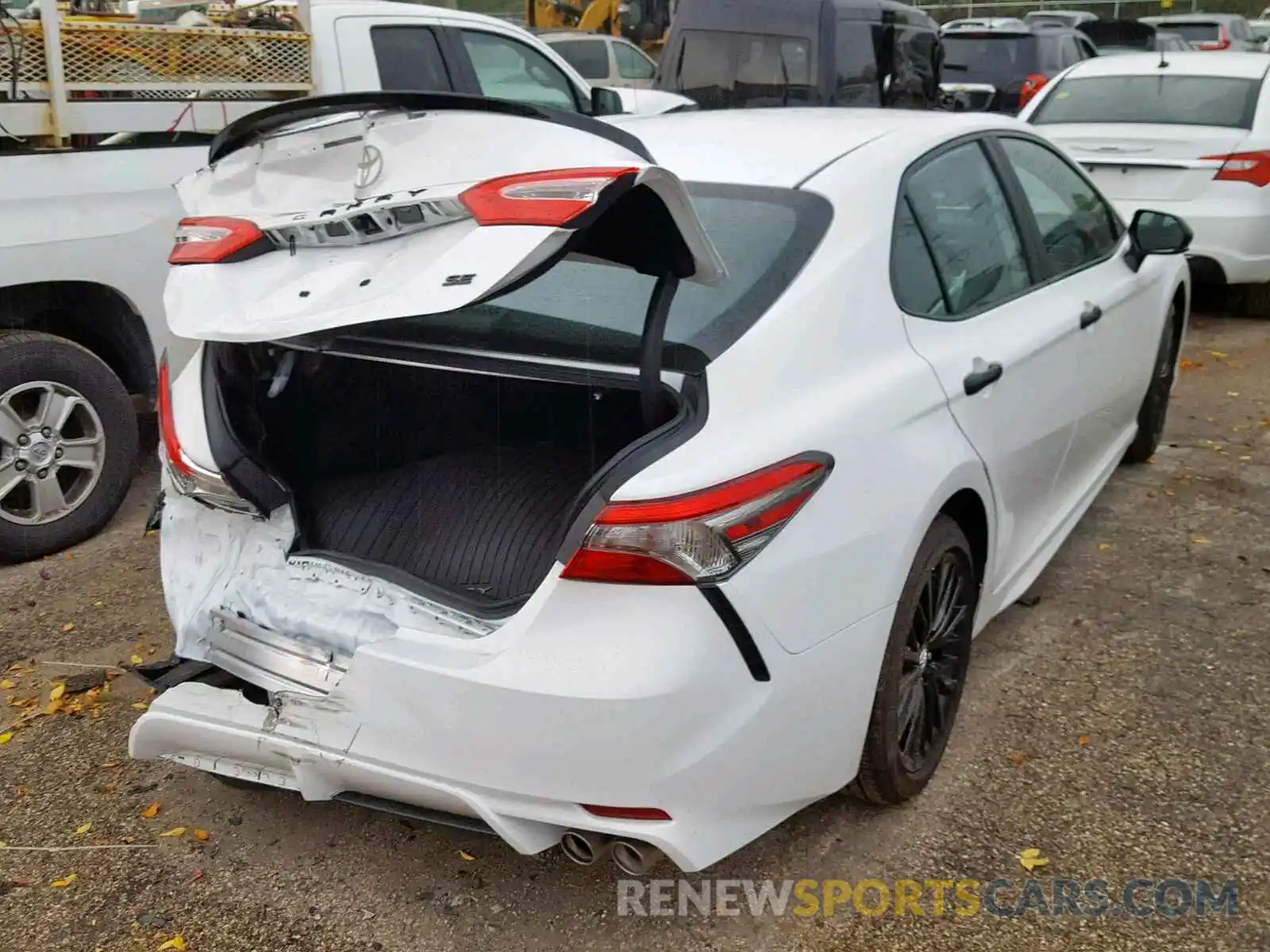 4 Photograph of a damaged car 4T1B11HK6KU277552 TOYOTA CAMRY 2019