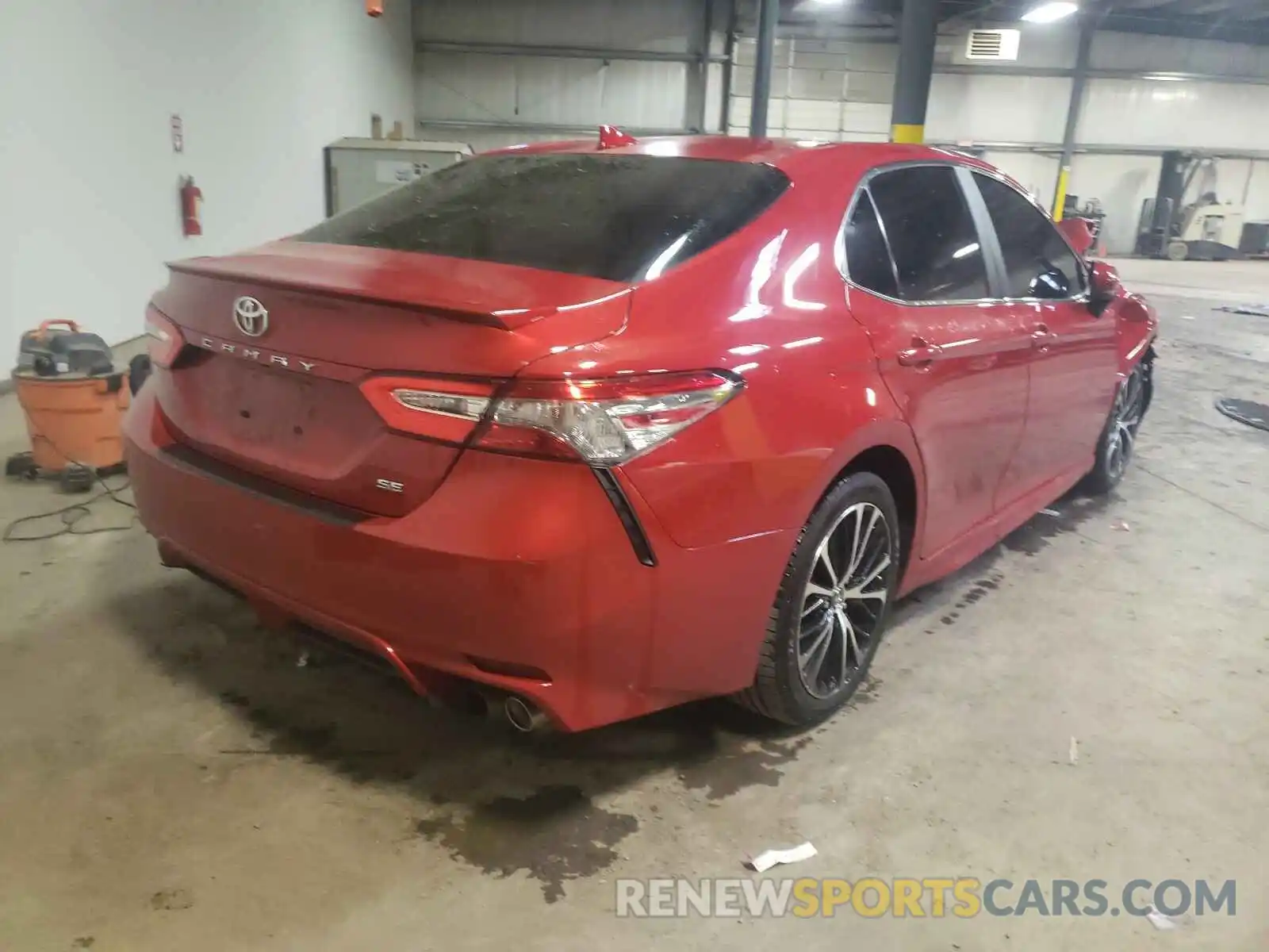 4 Photograph of a damaged car 4T1B11HK6KU282637 TOYOTA CAMRY 2019