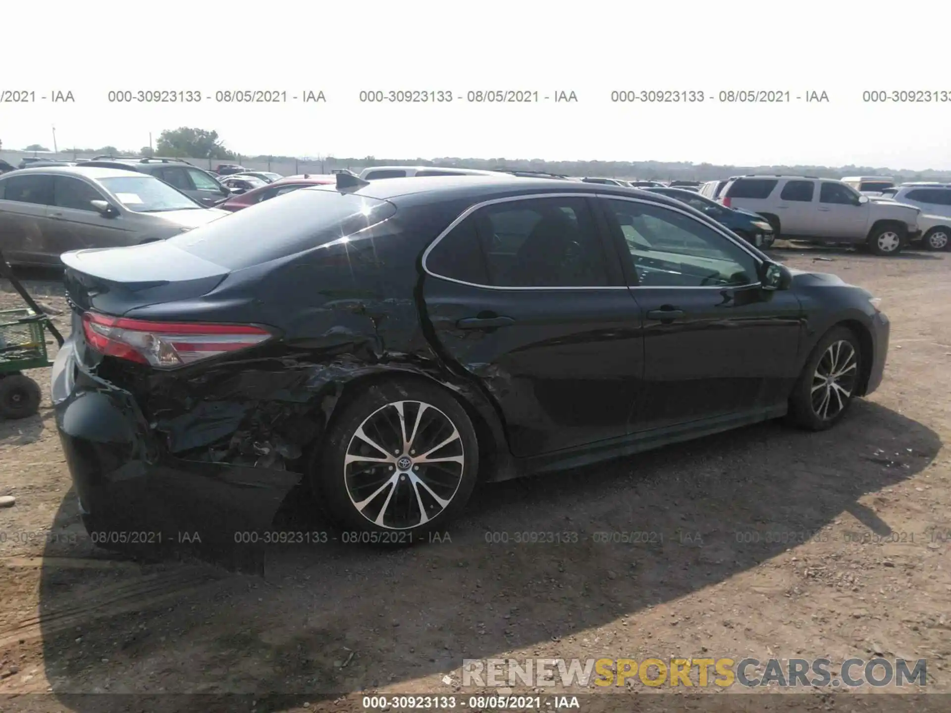 4 Photograph of a damaged car 4T1B11HK6KU285344 TOYOTA CAMRY 2019