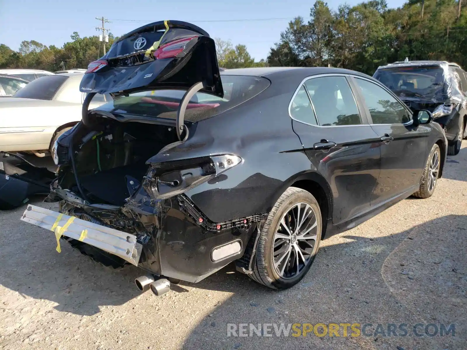 4 Photograph of a damaged car 4T1B11HK6KU679037 TOYOTA CAMRY 2019