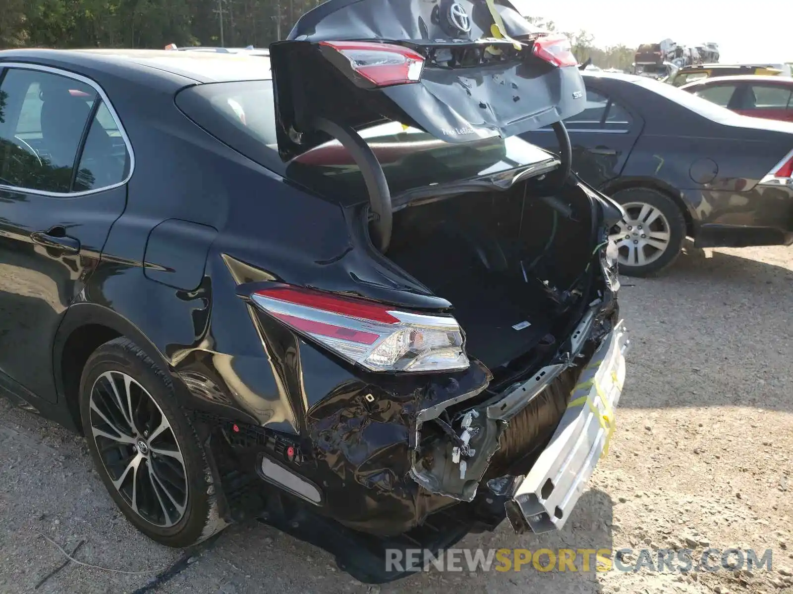 9 Photograph of a damaged car 4T1B11HK6KU679037 TOYOTA CAMRY 2019