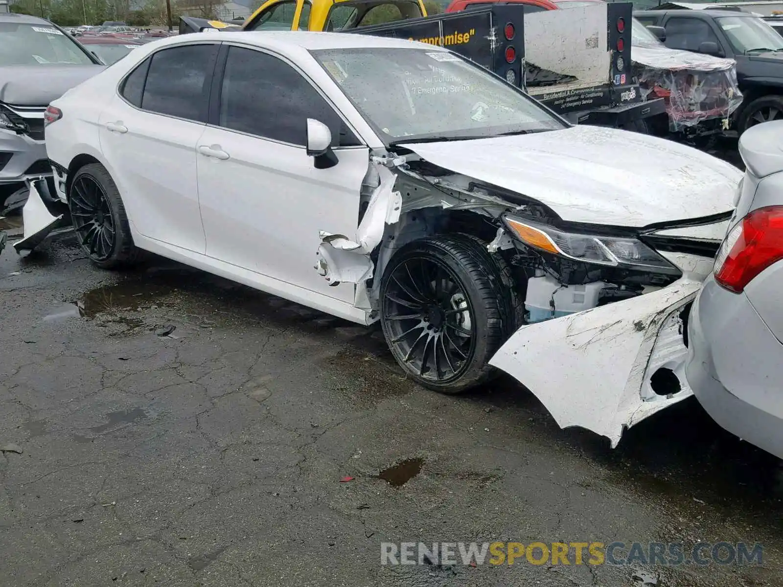 1 Photograph of a damaged car 4T1B11HK6KU679958 TOYOTA CAMRY 2019