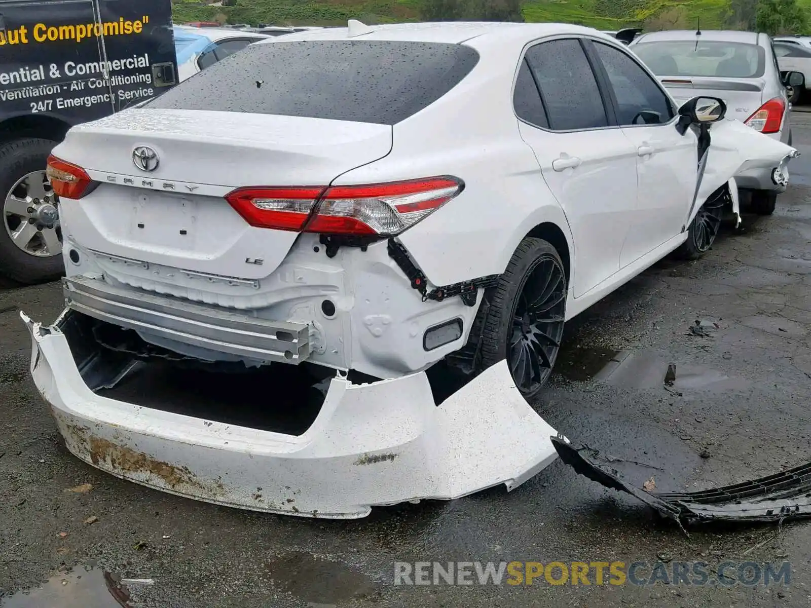 4 Photograph of a damaged car 4T1B11HK6KU679958 TOYOTA CAMRY 2019