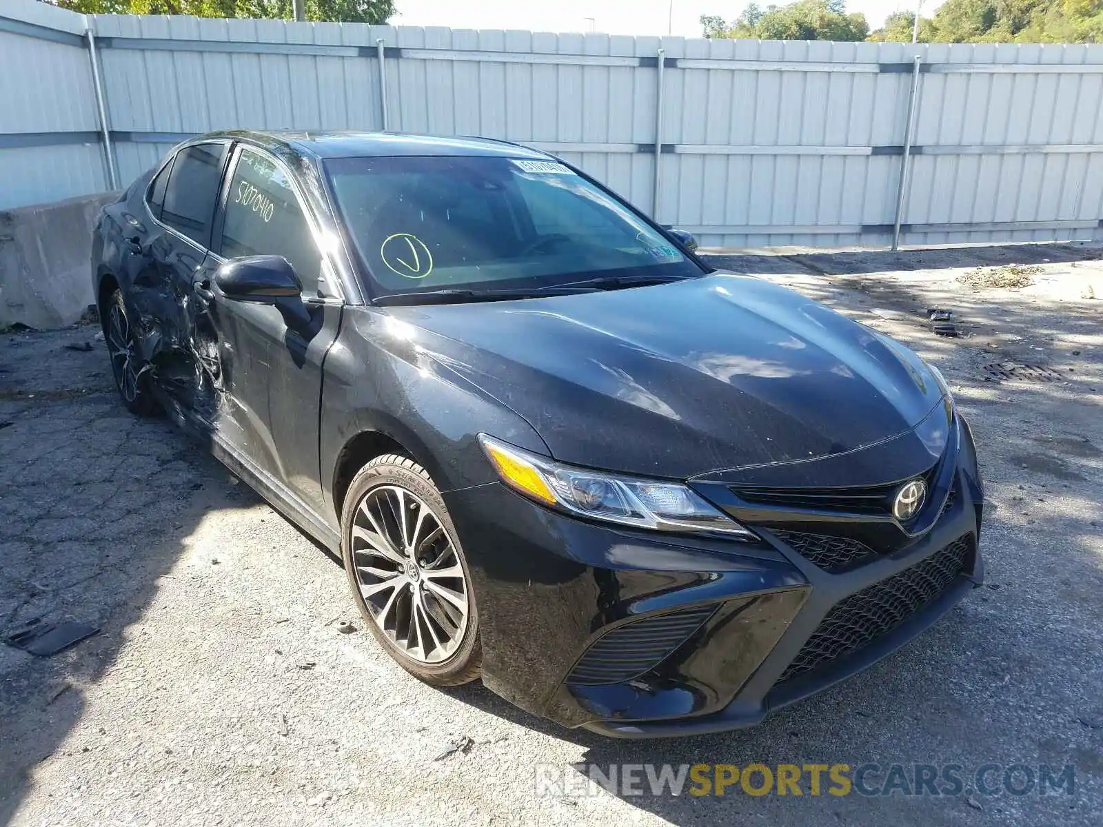 1 Photograph of a damaged car 4T1B11HK6KU680883 TOYOTA CAMRY 2019