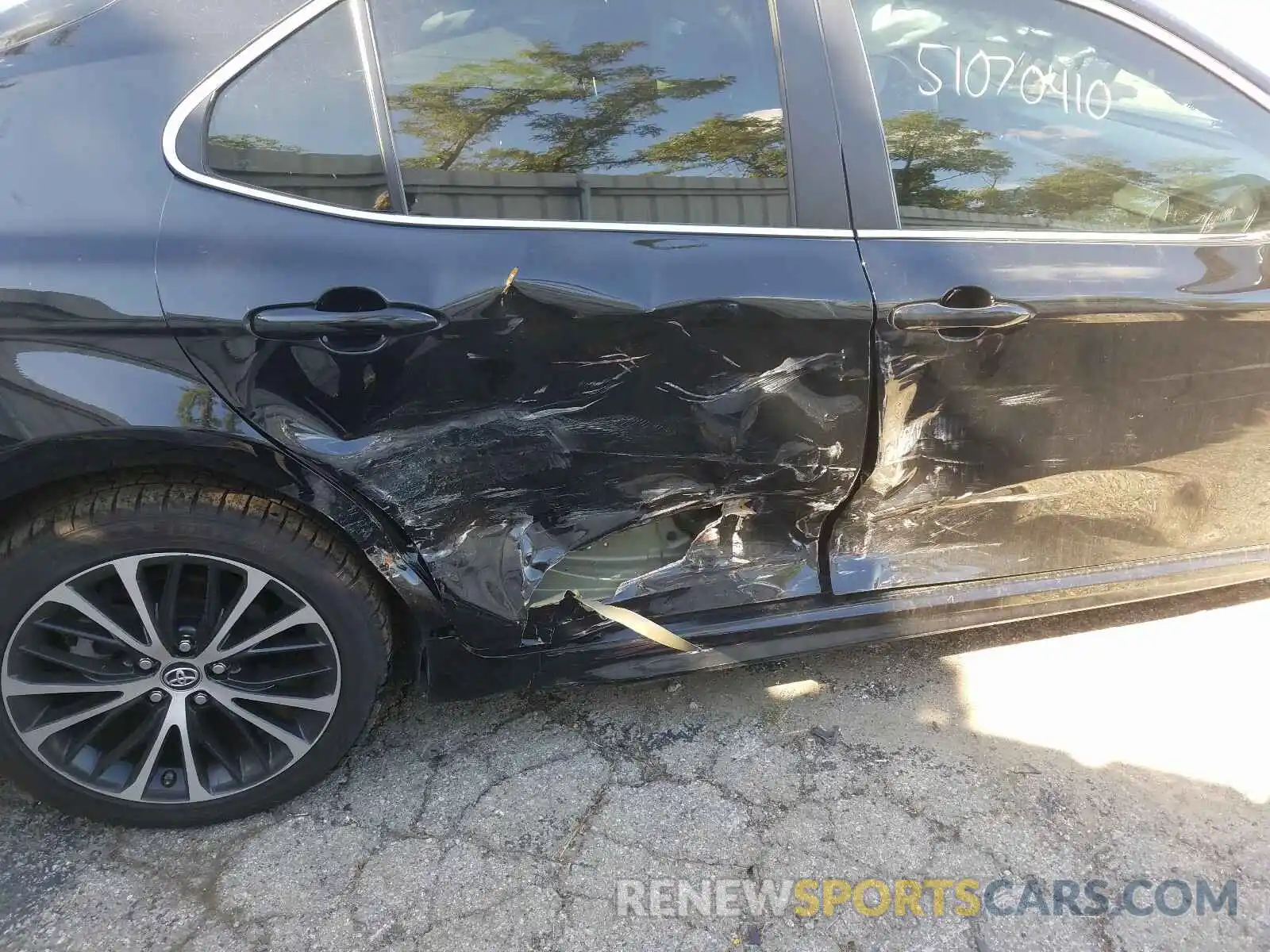 9 Photograph of a damaged car 4T1B11HK6KU680883 TOYOTA CAMRY 2019