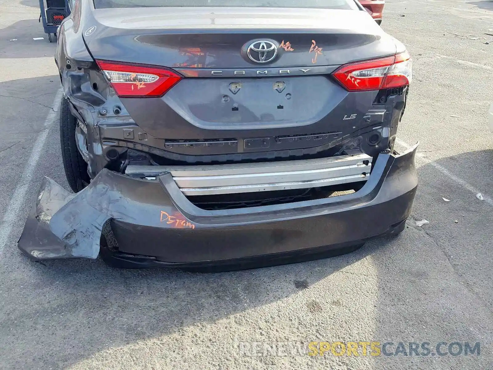 9 Photograph of a damaged car 4T1B11HK6KU682925 TOYOTA CAMRY 2019