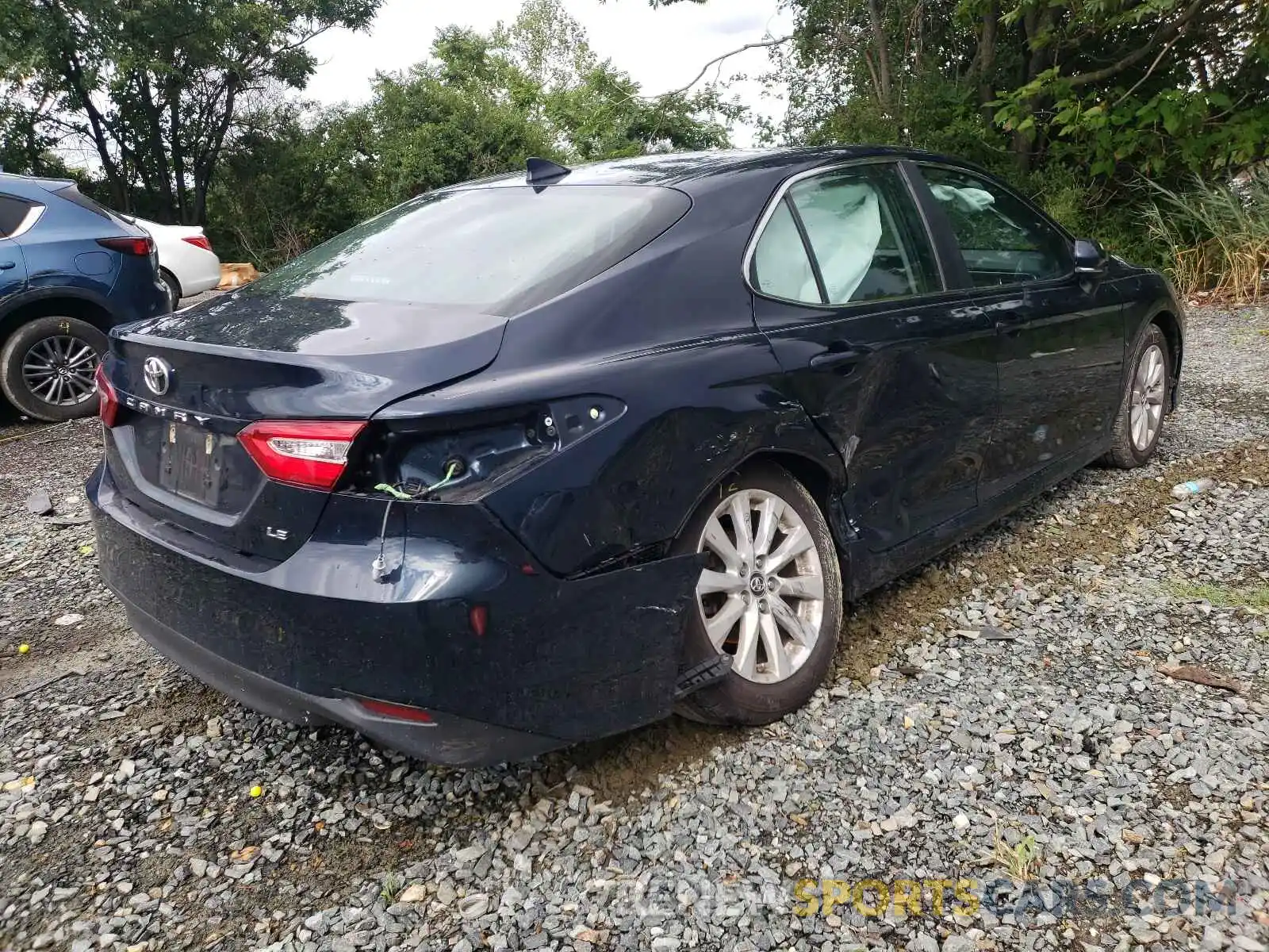 4 Photograph of a damaged car 4T1B11HK6KU684867 TOYOTA CAMRY 2019