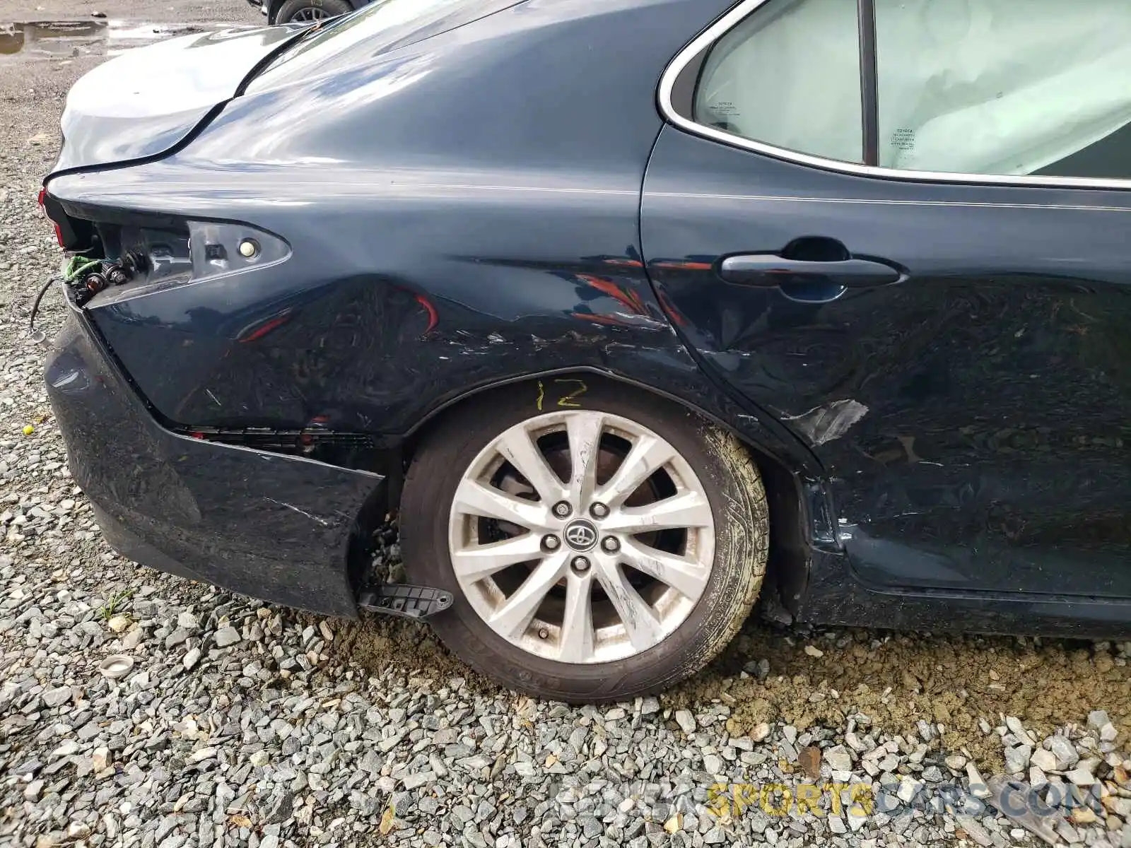 9 Photograph of a damaged car 4T1B11HK6KU684867 TOYOTA CAMRY 2019