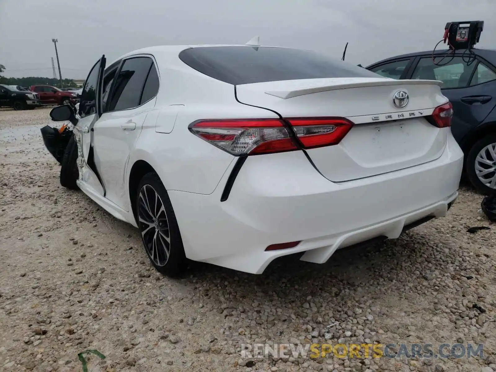 3 Photograph of a damaged car 4T1B11HK6KU688644 TOYOTA CAMRY 2019