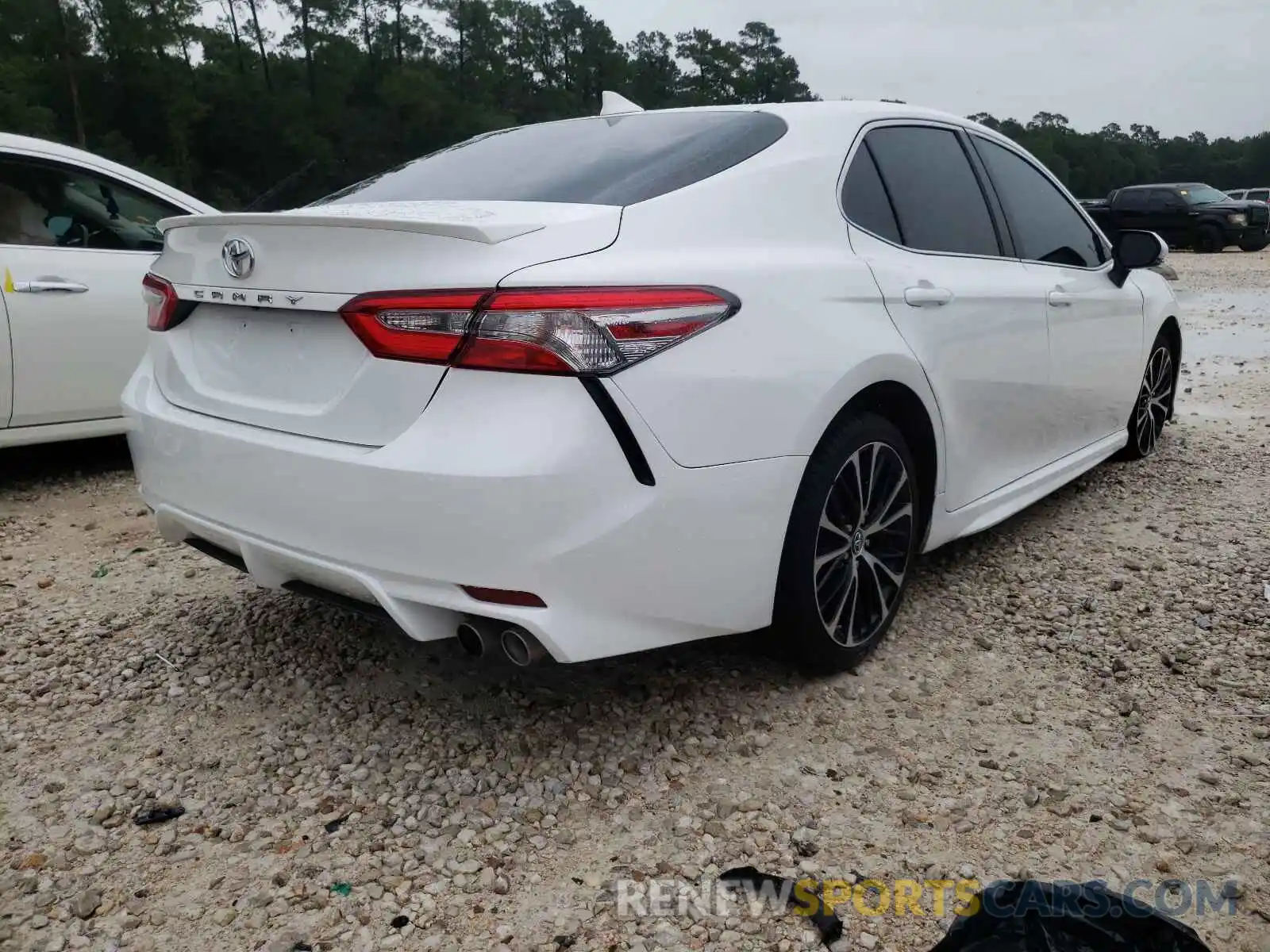 4 Photograph of a damaged car 4T1B11HK6KU688644 TOYOTA CAMRY 2019