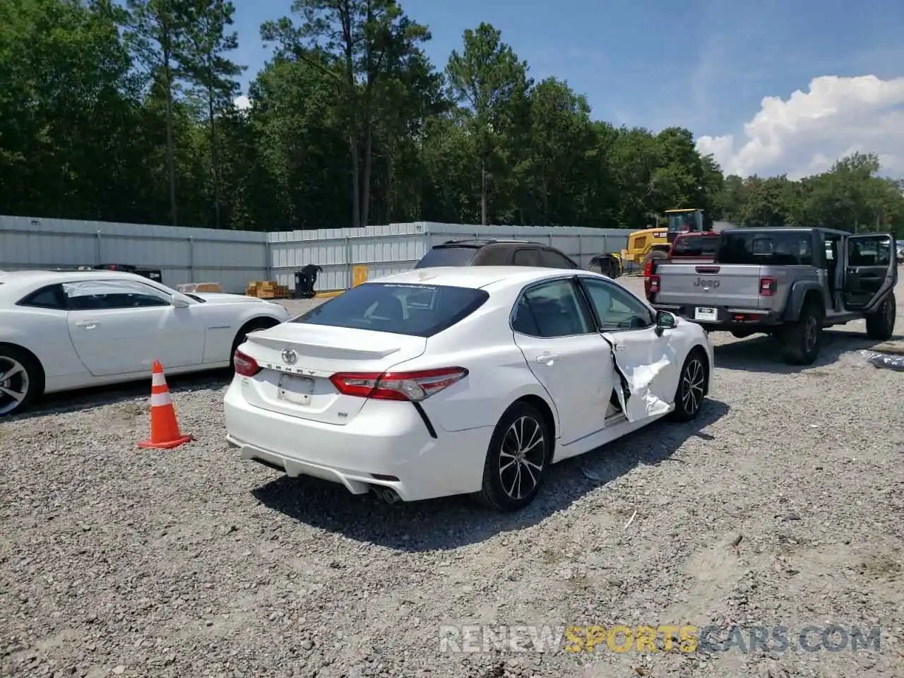 4 Photograph of a damaged car 4T1B11HK6KU690667 TOYOTA CAMRY 2019