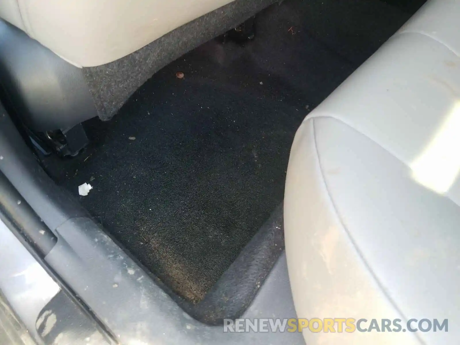 9 Photograph of a damaged car 4T1B11HK6KU693357 TOYOTA CAMRY 2019