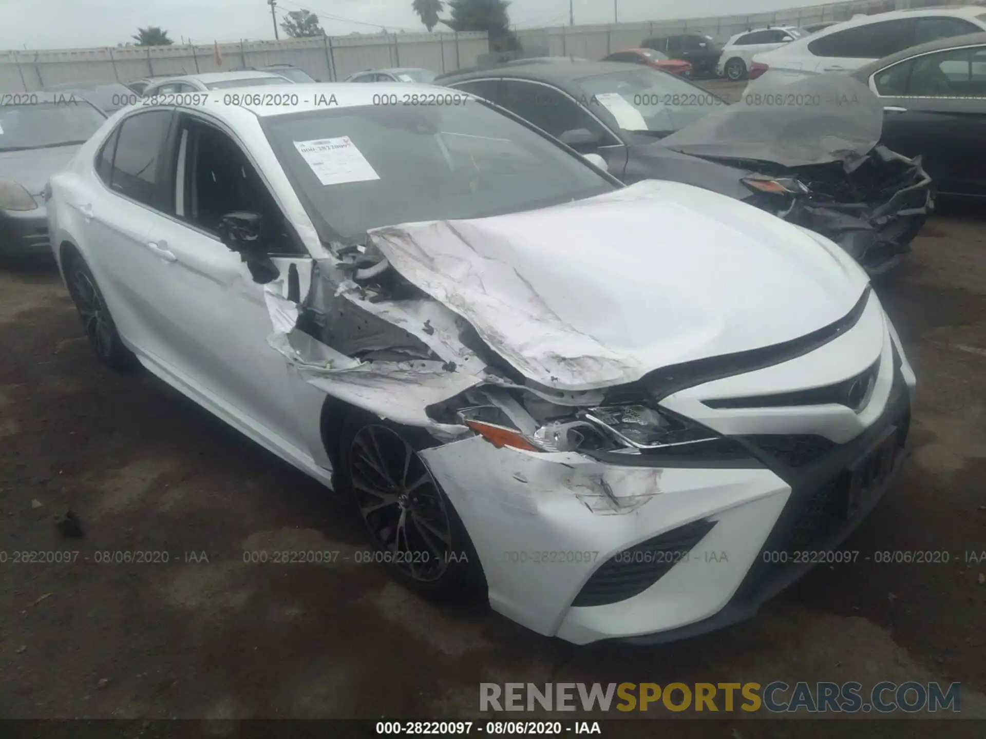 1 Photograph of a damaged car 4T1B11HK6KU695190 TOYOTA CAMRY 2019