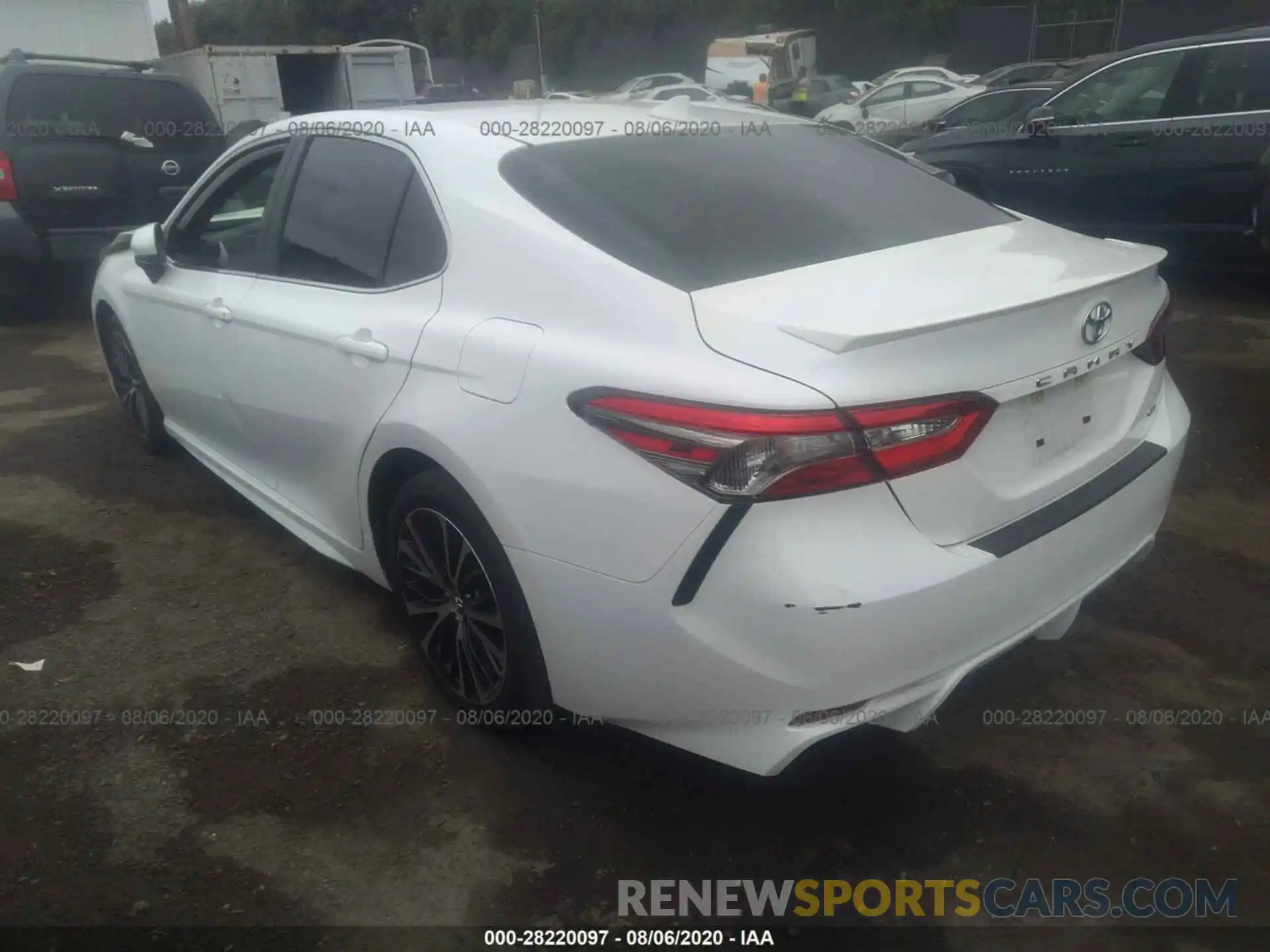 3 Photograph of a damaged car 4T1B11HK6KU695190 TOYOTA CAMRY 2019