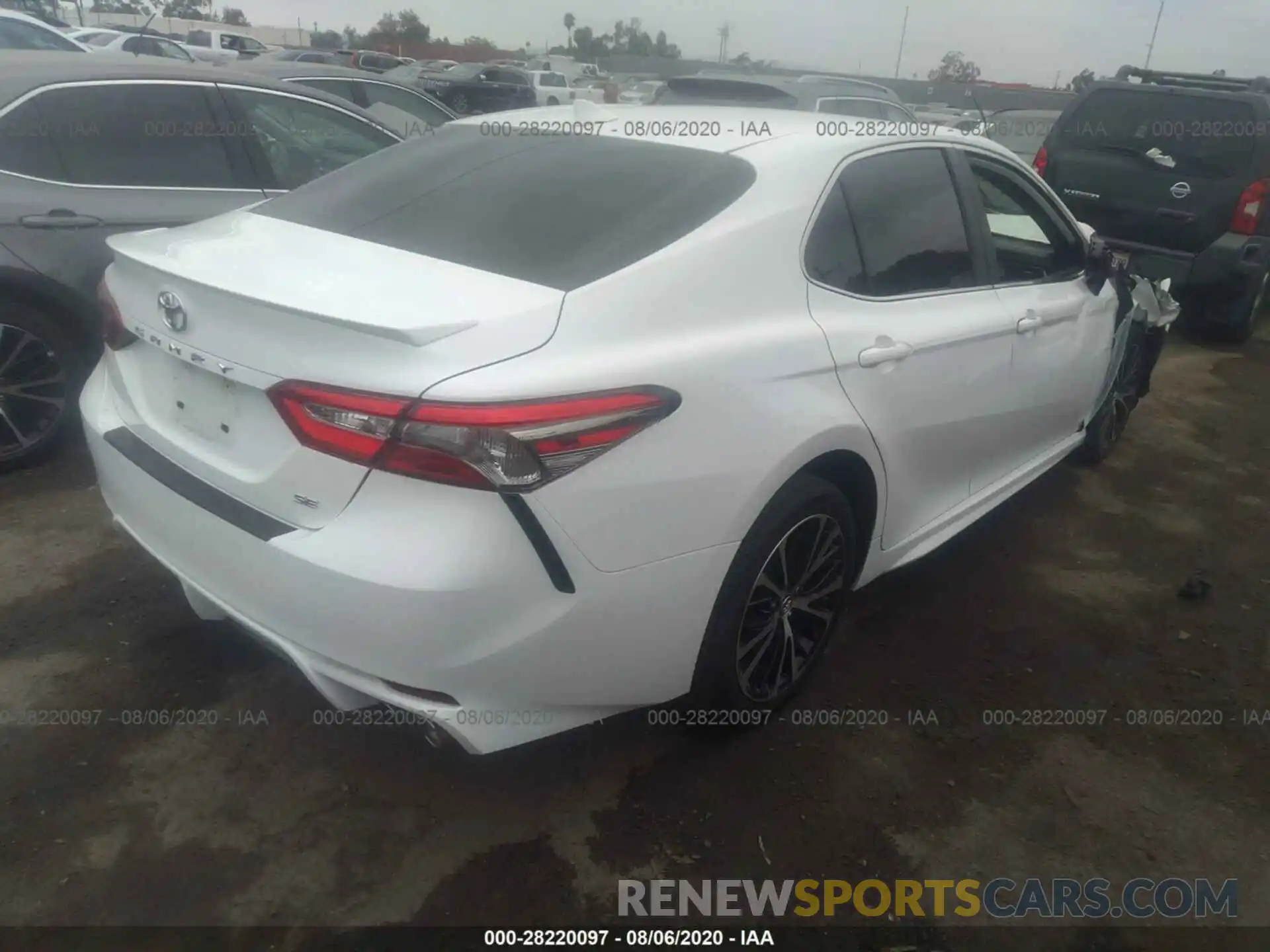 4 Photograph of a damaged car 4T1B11HK6KU695190 TOYOTA CAMRY 2019