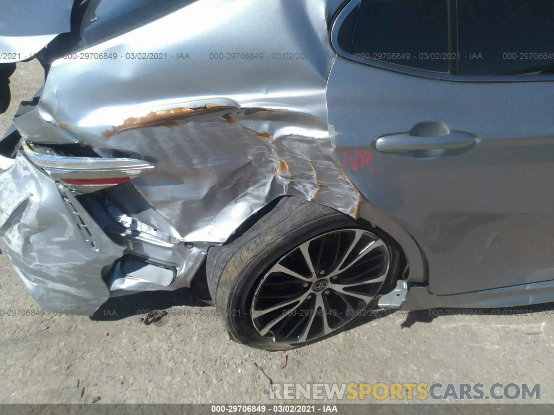 15 Photograph of a damaged car 4T1B11HK6KU695271 TOYOTA CAMRY 2019