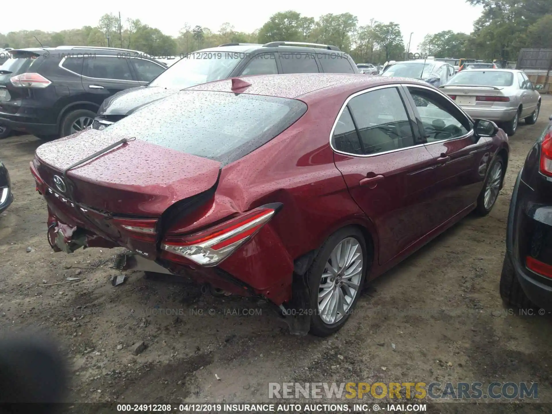 4 Photograph of a damaged car 4T1B11HK6KU697974 TOYOTA CAMRY 2019