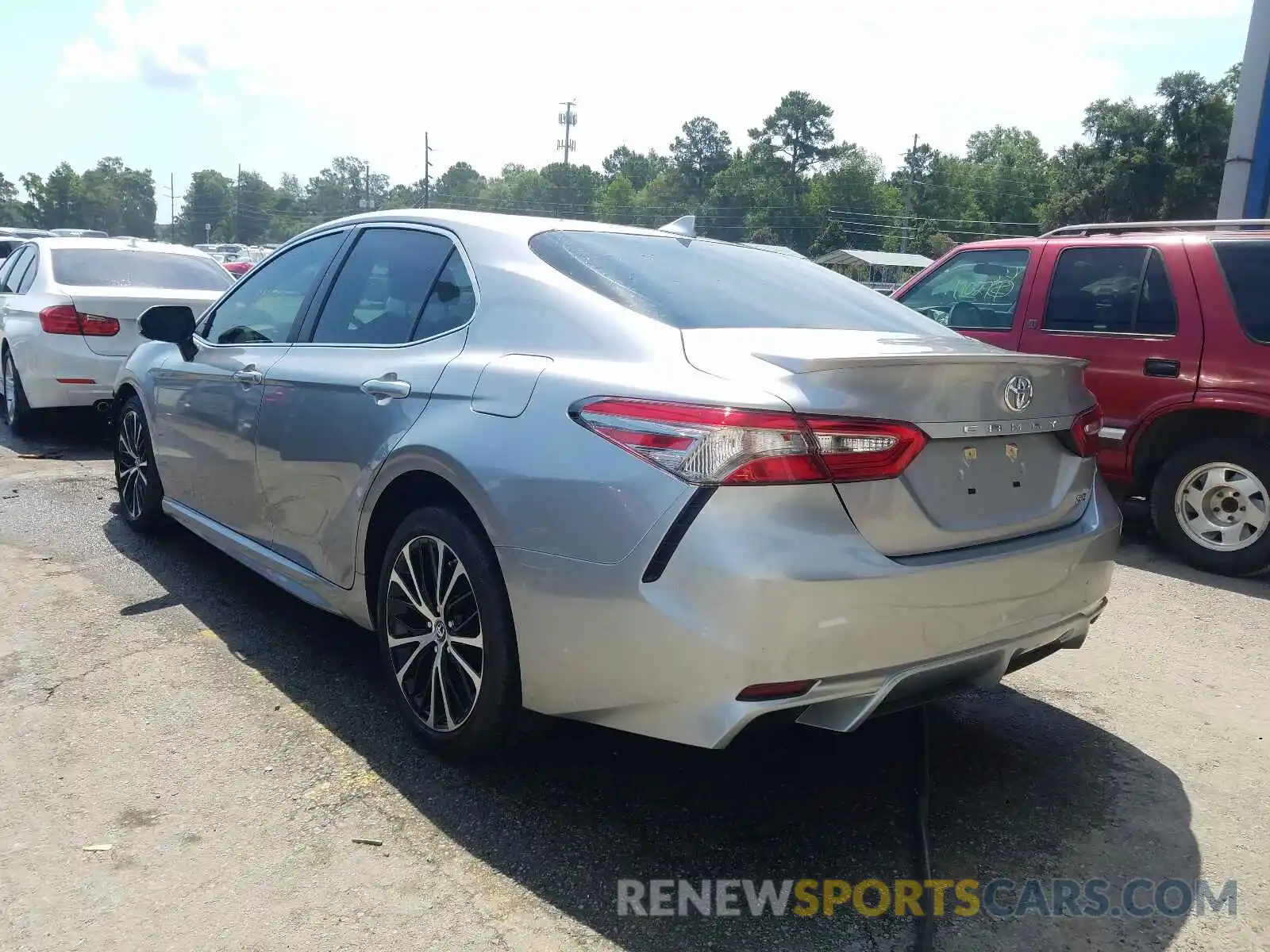 3 Photograph of a damaged car 4T1B11HK6KU700114 TOYOTA CAMRY 2019