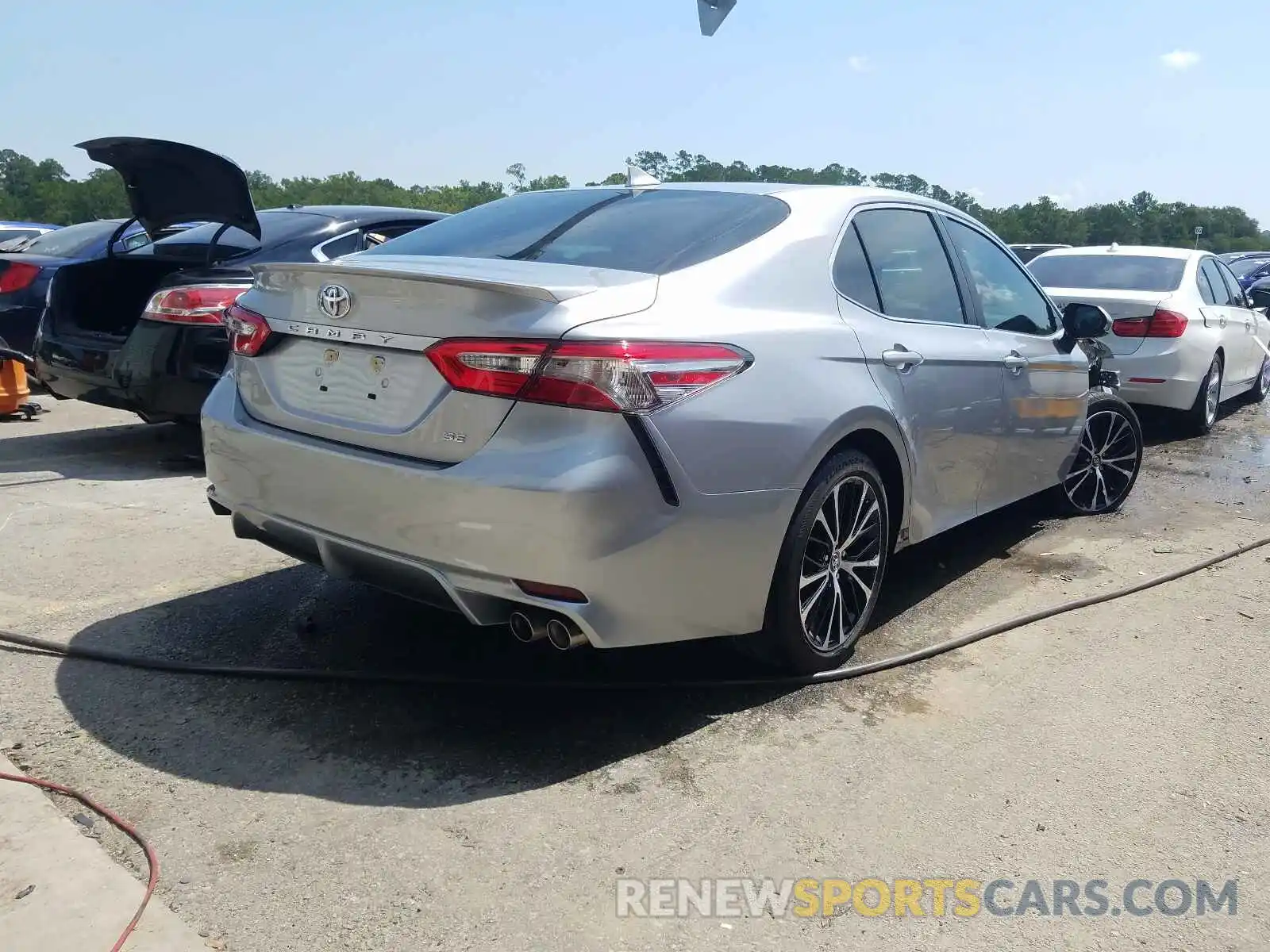 4 Photograph of a damaged car 4T1B11HK6KU700114 TOYOTA CAMRY 2019