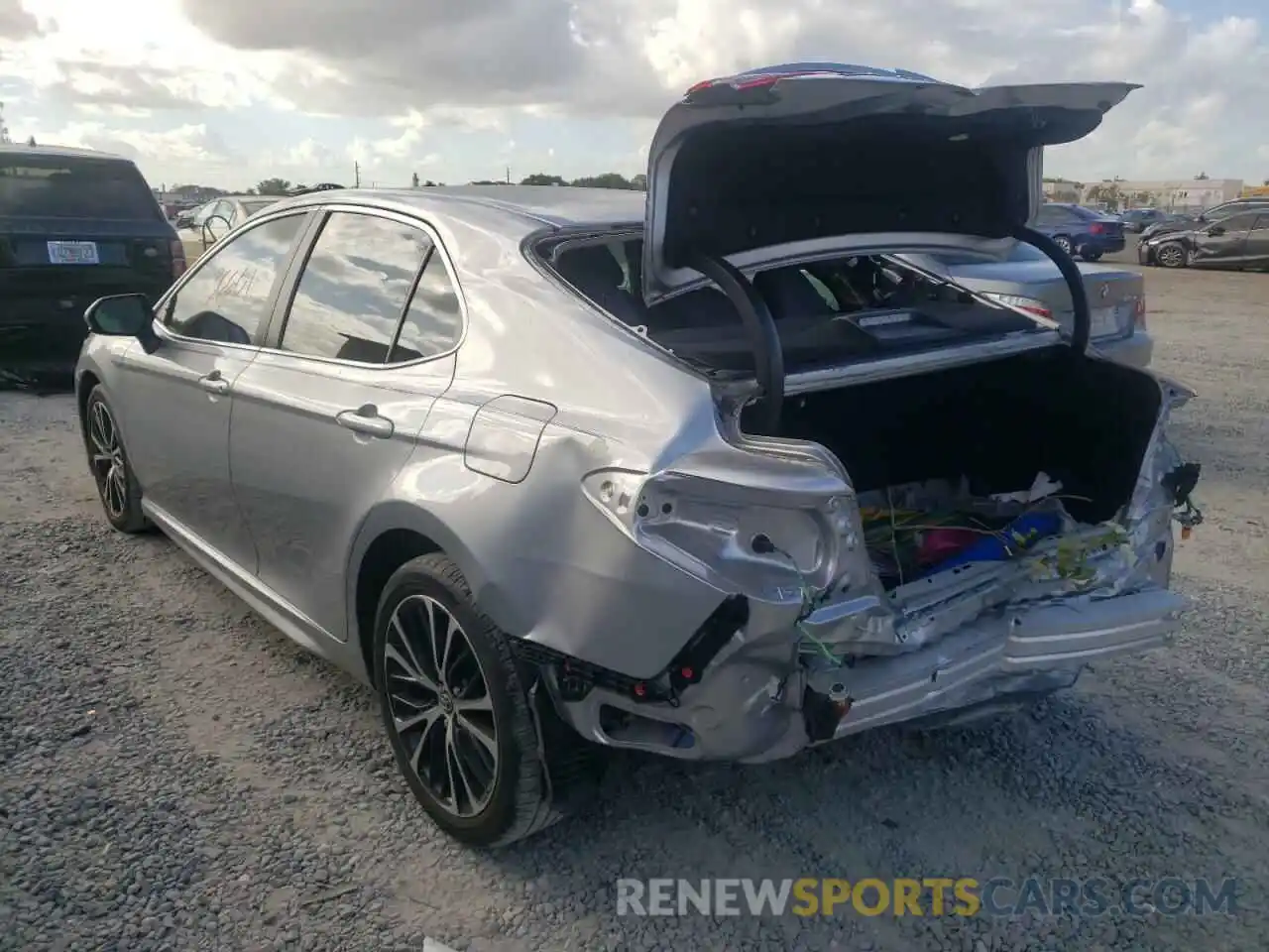 3 Photograph of a damaged car 4T1B11HK6KU700419 TOYOTA CAMRY 2019