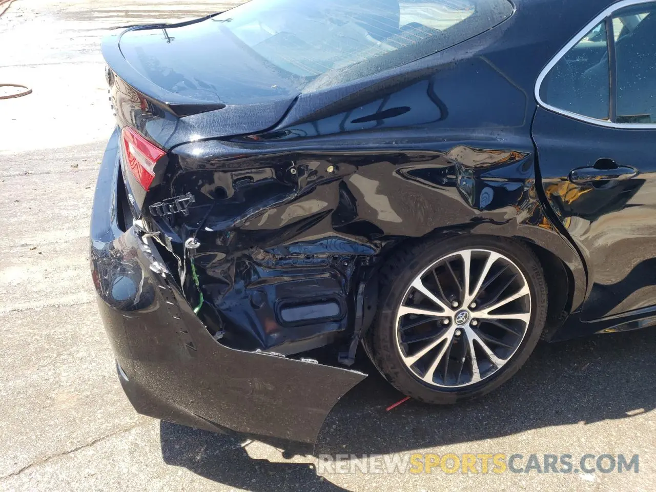 9 Photograph of a damaged car 4T1B11HK6KU705166 TOYOTA CAMRY 2019