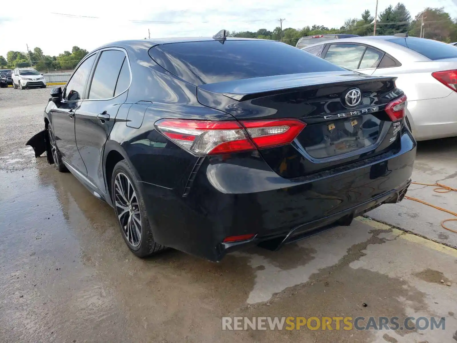 3 Photograph of a damaged car 4T1B11HK6KU705622 TOYOTA CAMRY 2019