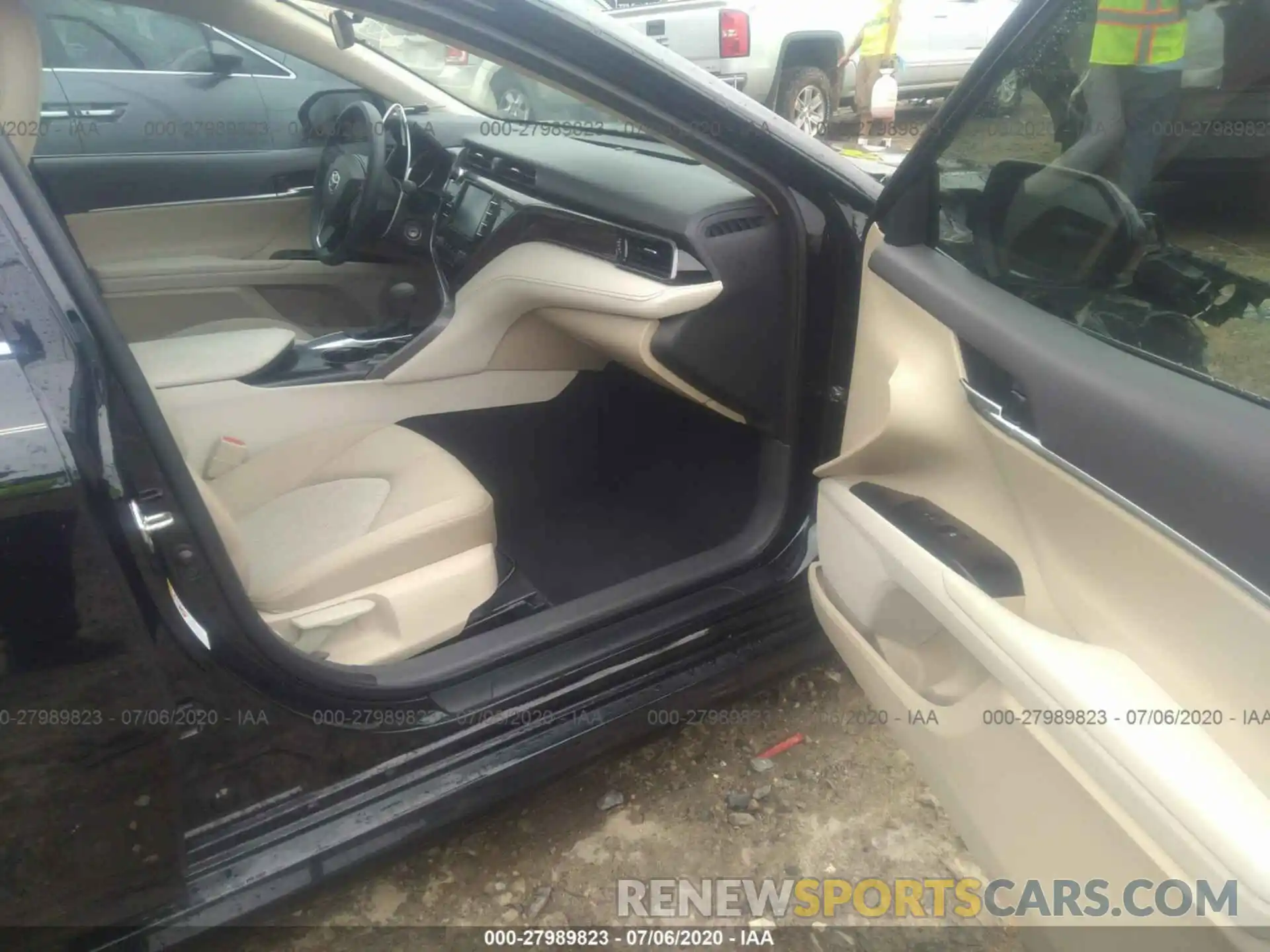 5 Photograph of a damaged car 4T1B11HK6KU711842 TOYOTA CAMRY 2019