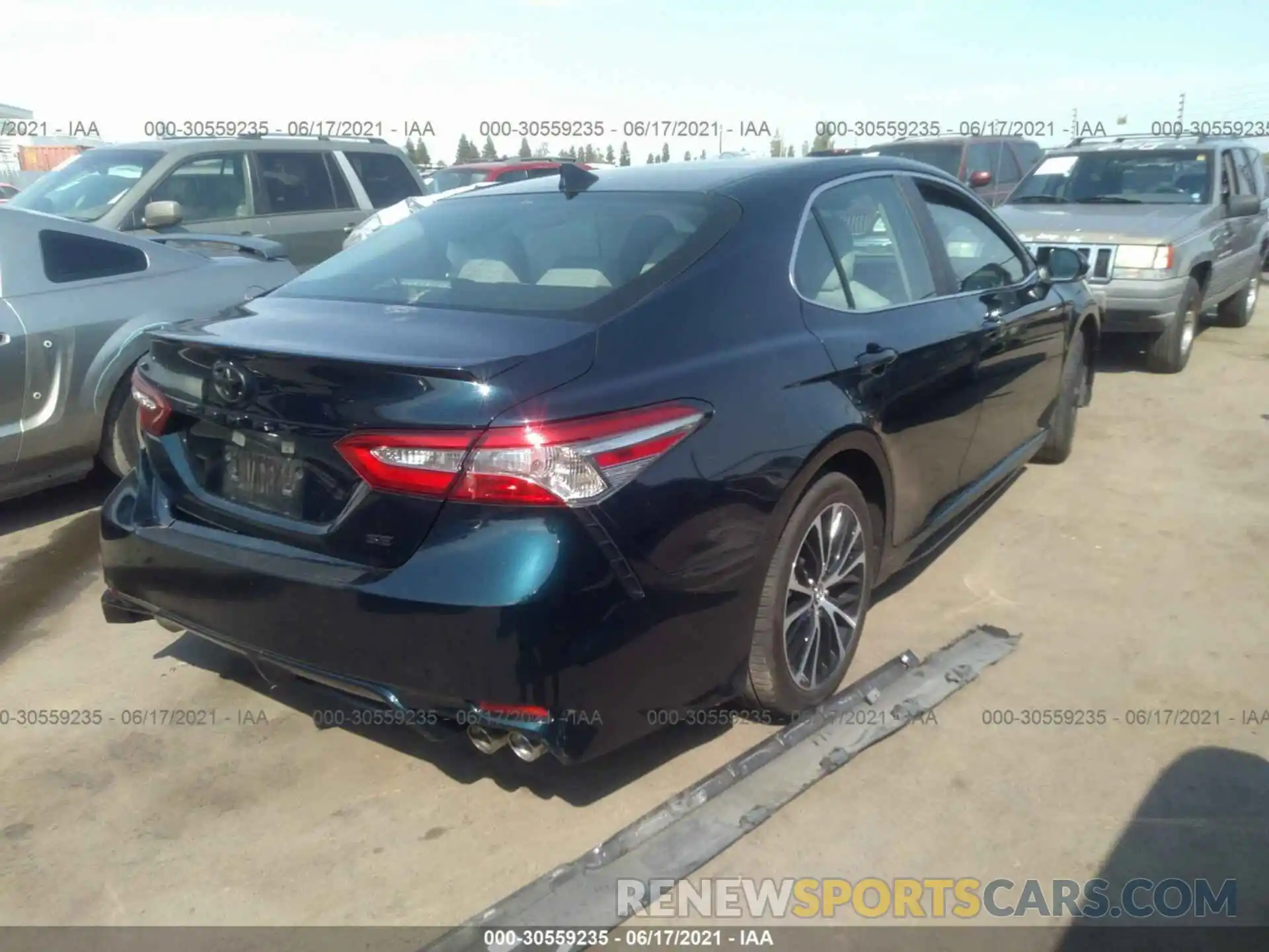 4 Фотография поврежденного автомобиля 4T1B11HK6KU712330 TOYOTA CAMRY 2019