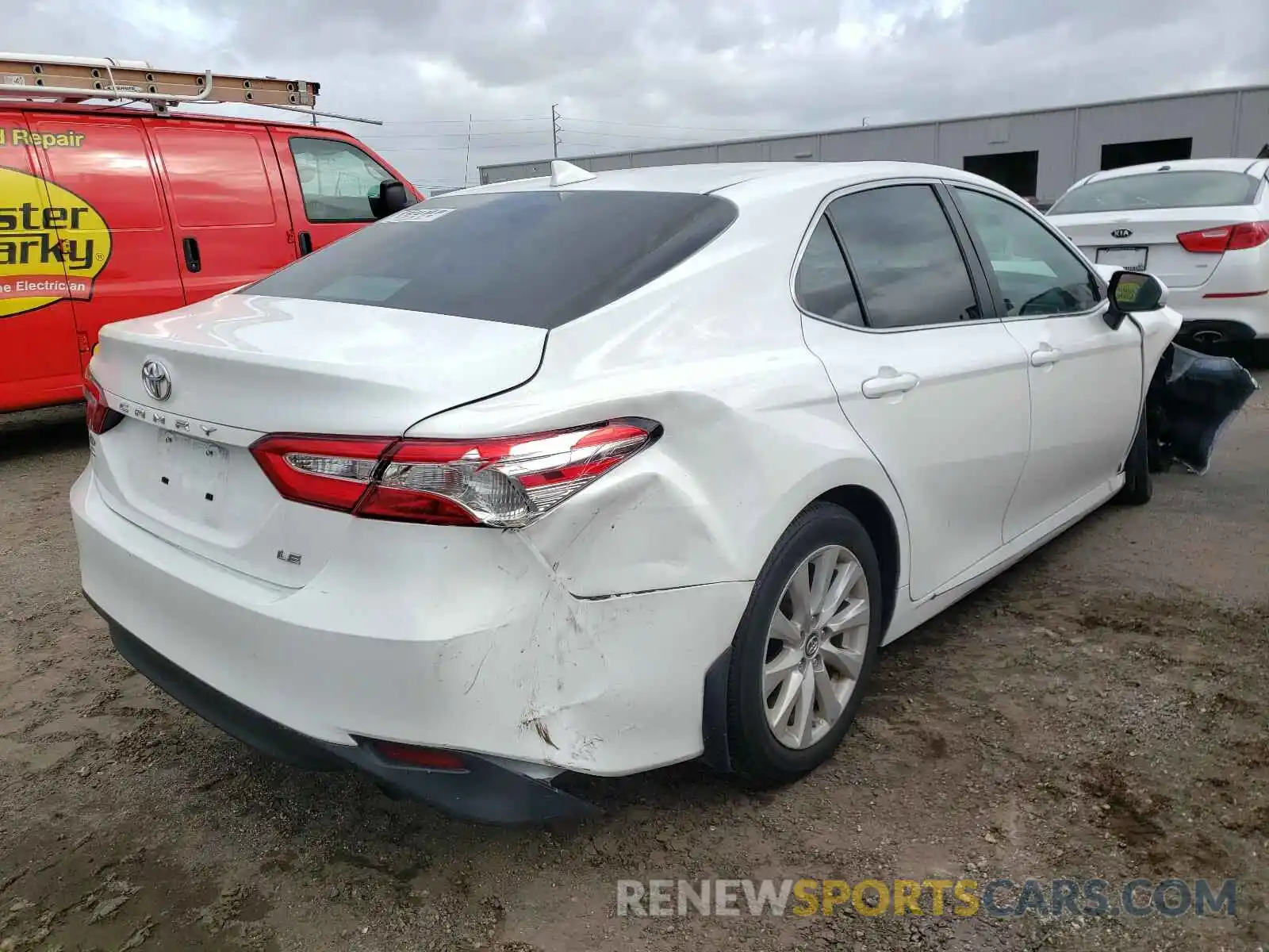 4 Фотография поврежденного автомобиля 4T1B11HK6KU712716 TOYOTA CAMRY 2019