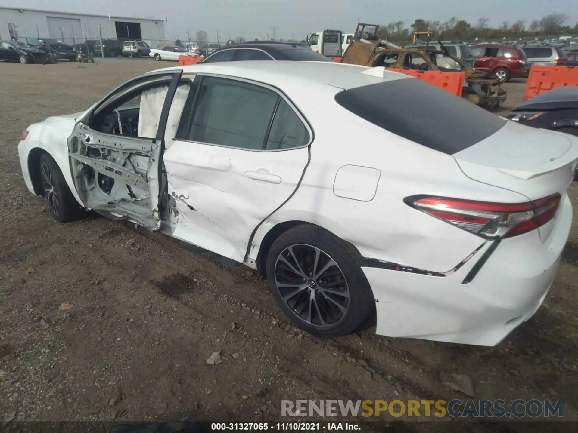 3 Photograph of a damaged car 4T1B11HK6KU720976 TOYOTA CAMRY 2019