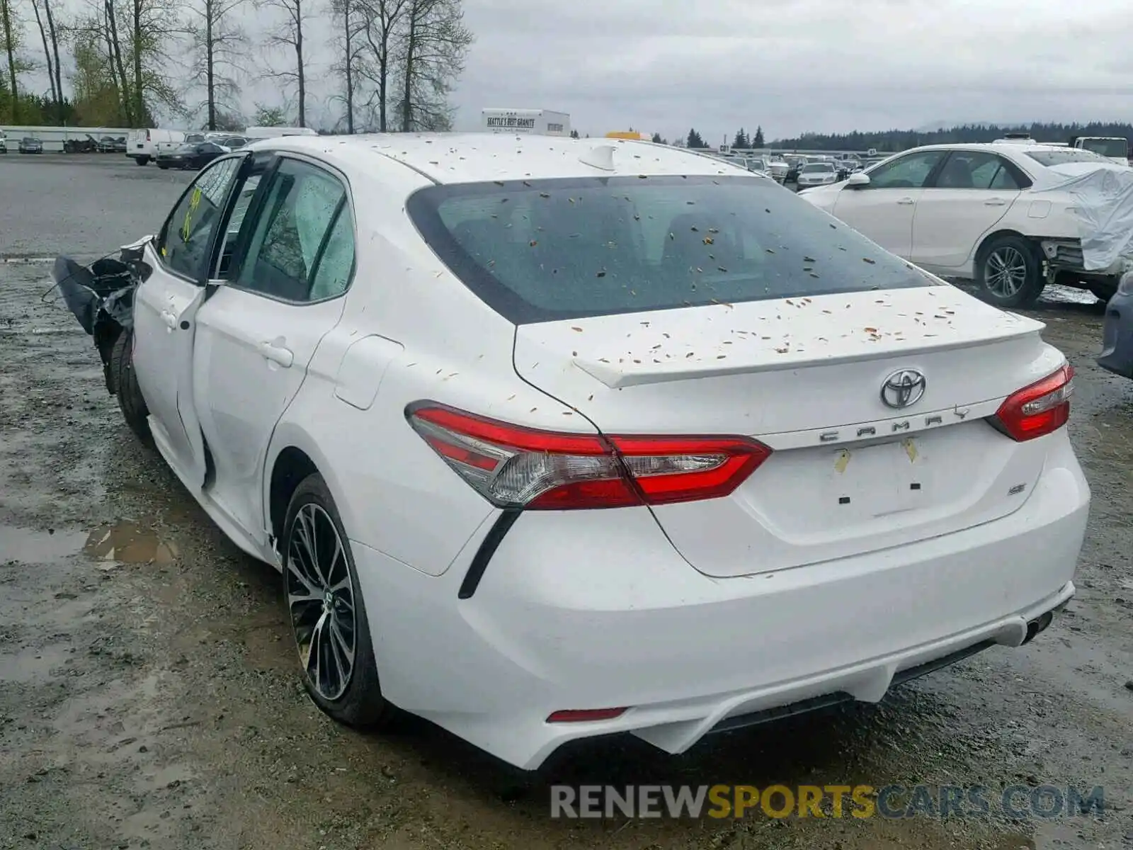 3 Photograph of a damaged car 4T1B11HK6KU724378 TOYOTA CAMRY 2019