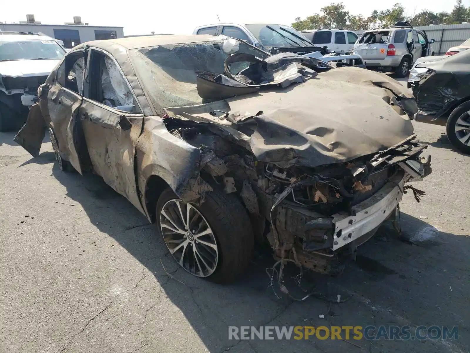 1 Photograph of a damaged car 4T1B11HK6KU725546 TOYOTA CAMRY 2019