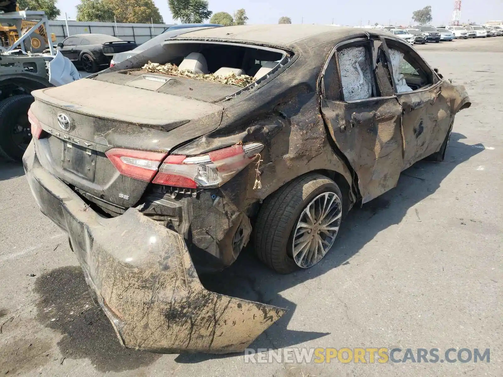 4 Photograph of a damaged car 4T1B11HK6KU725546 TOYOTA CAMRY 2019